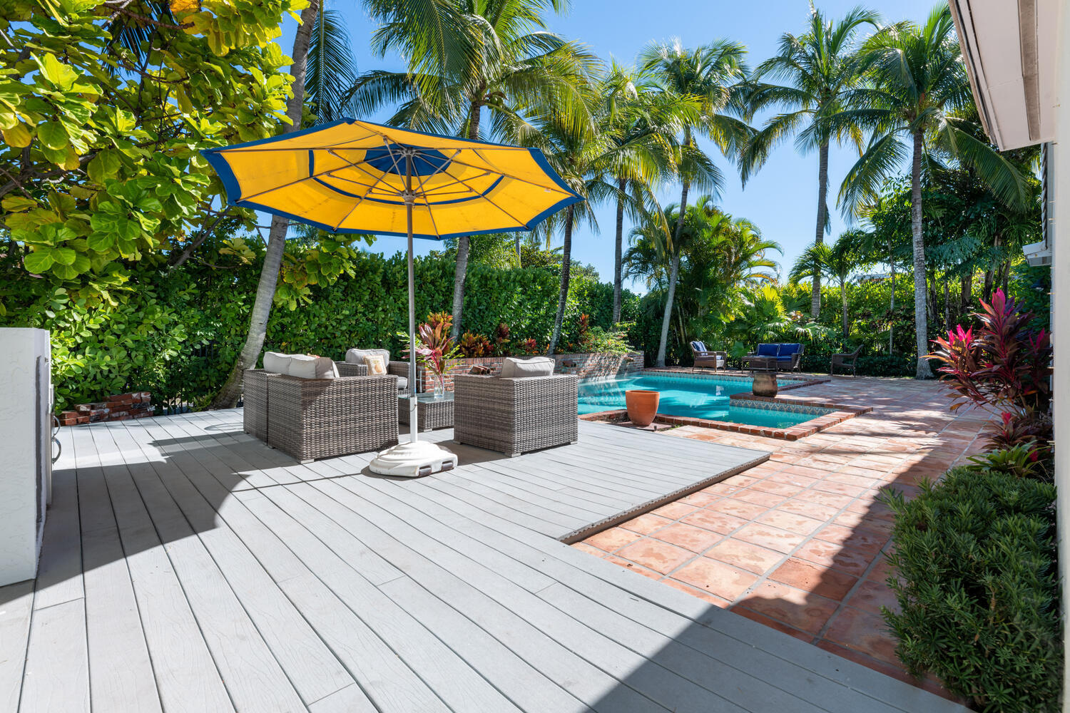217 Debra Ln Palm Beach FL-large-022-003