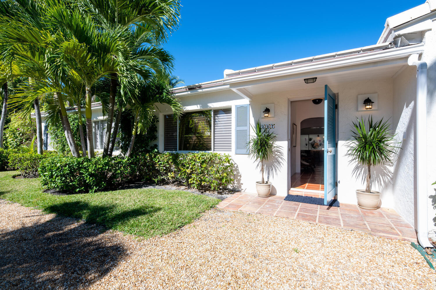 217 Debra Ln Palm Beach FL-large-001-024
