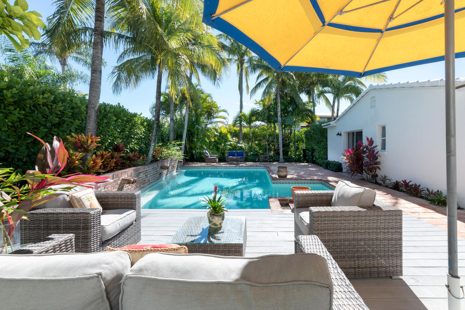 217 Debra Ln Palm Beach FL-large-023-021