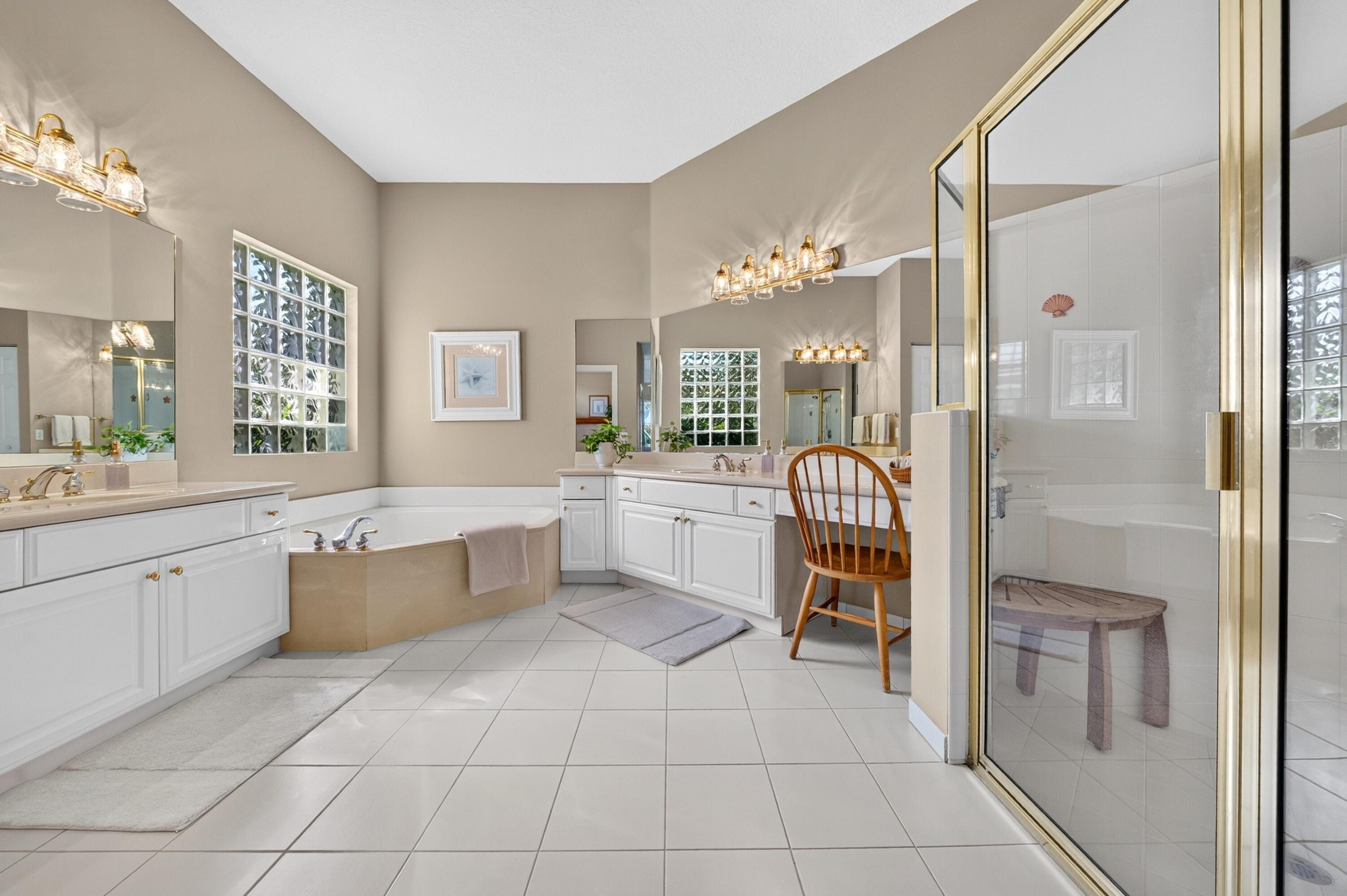 031-017-Primary Bath-4000x2662