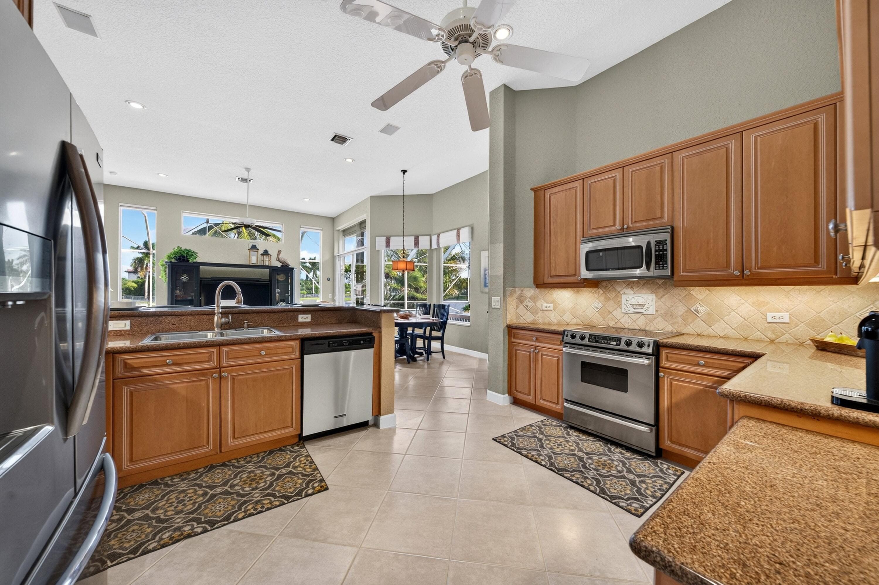 017-021-Kitchen-4000x2662