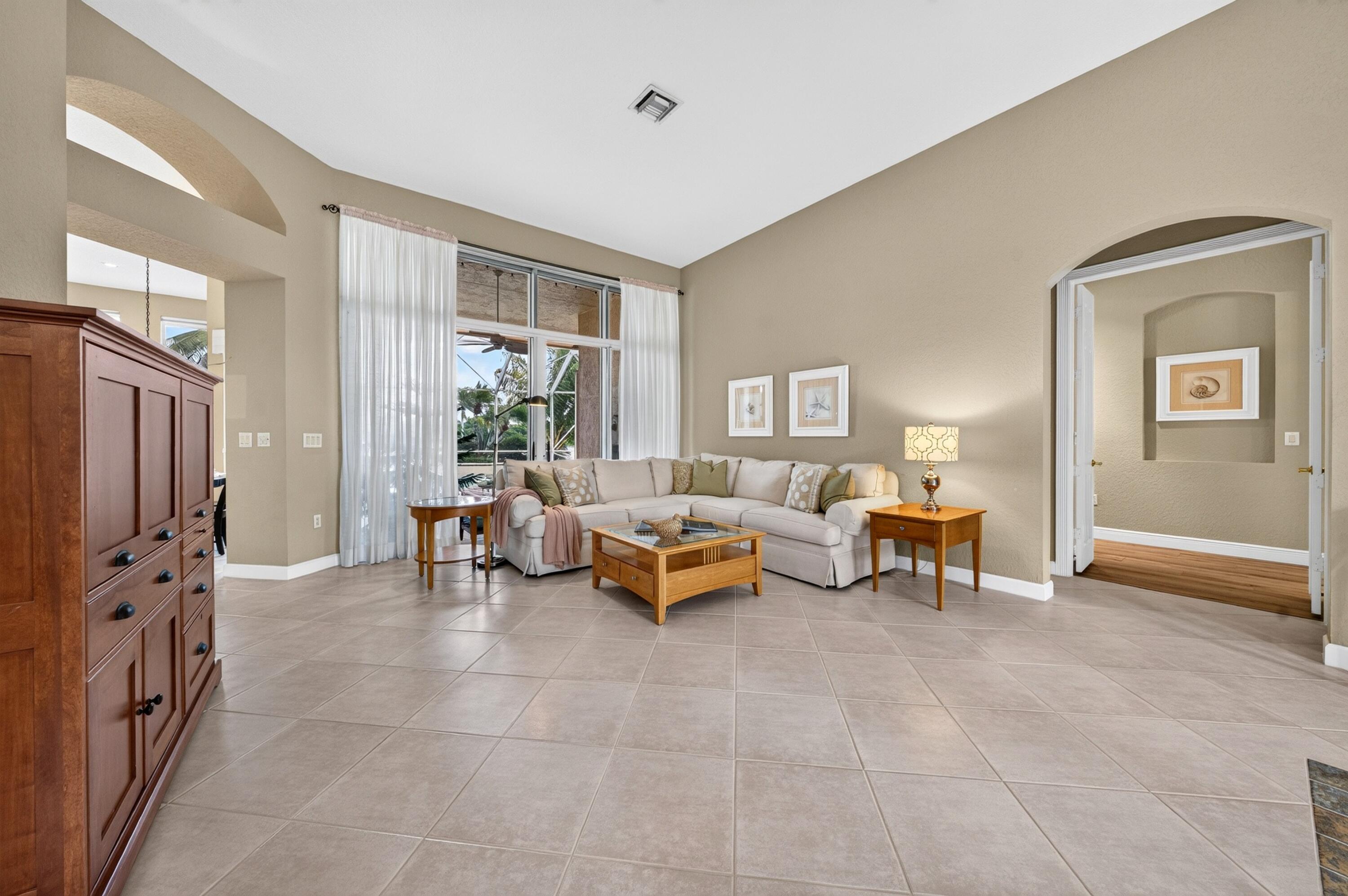 009-033-Living Room-4000x2660