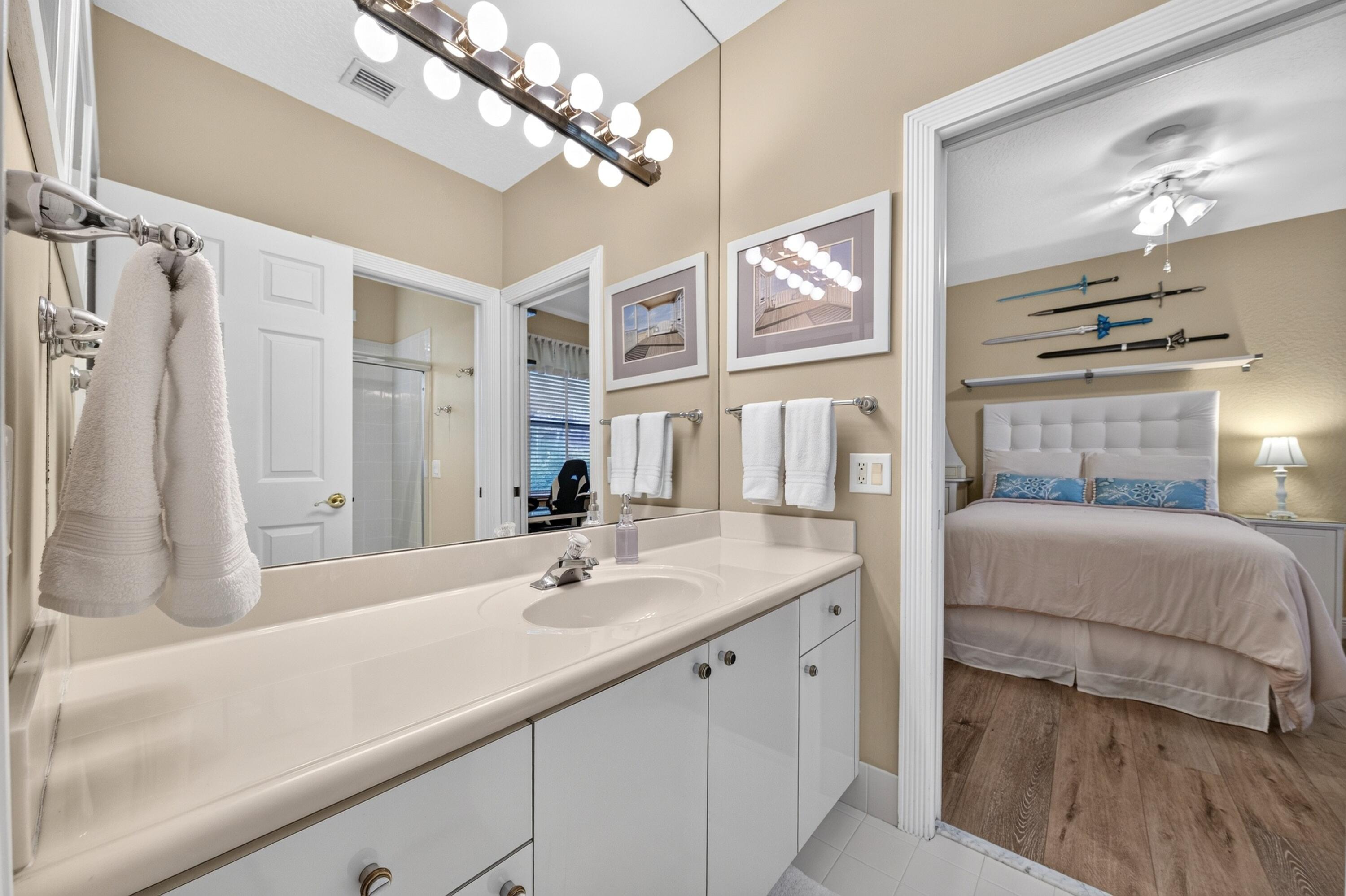 037-008-Bathroom-4000x2664