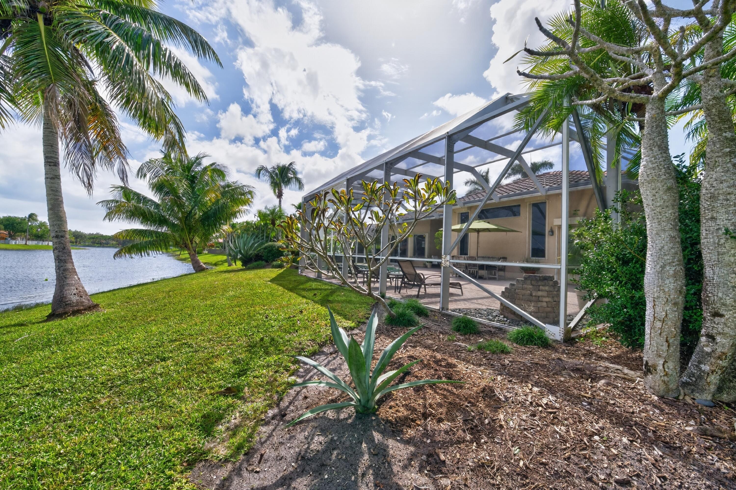 054-023-Back Yard-4000x2664