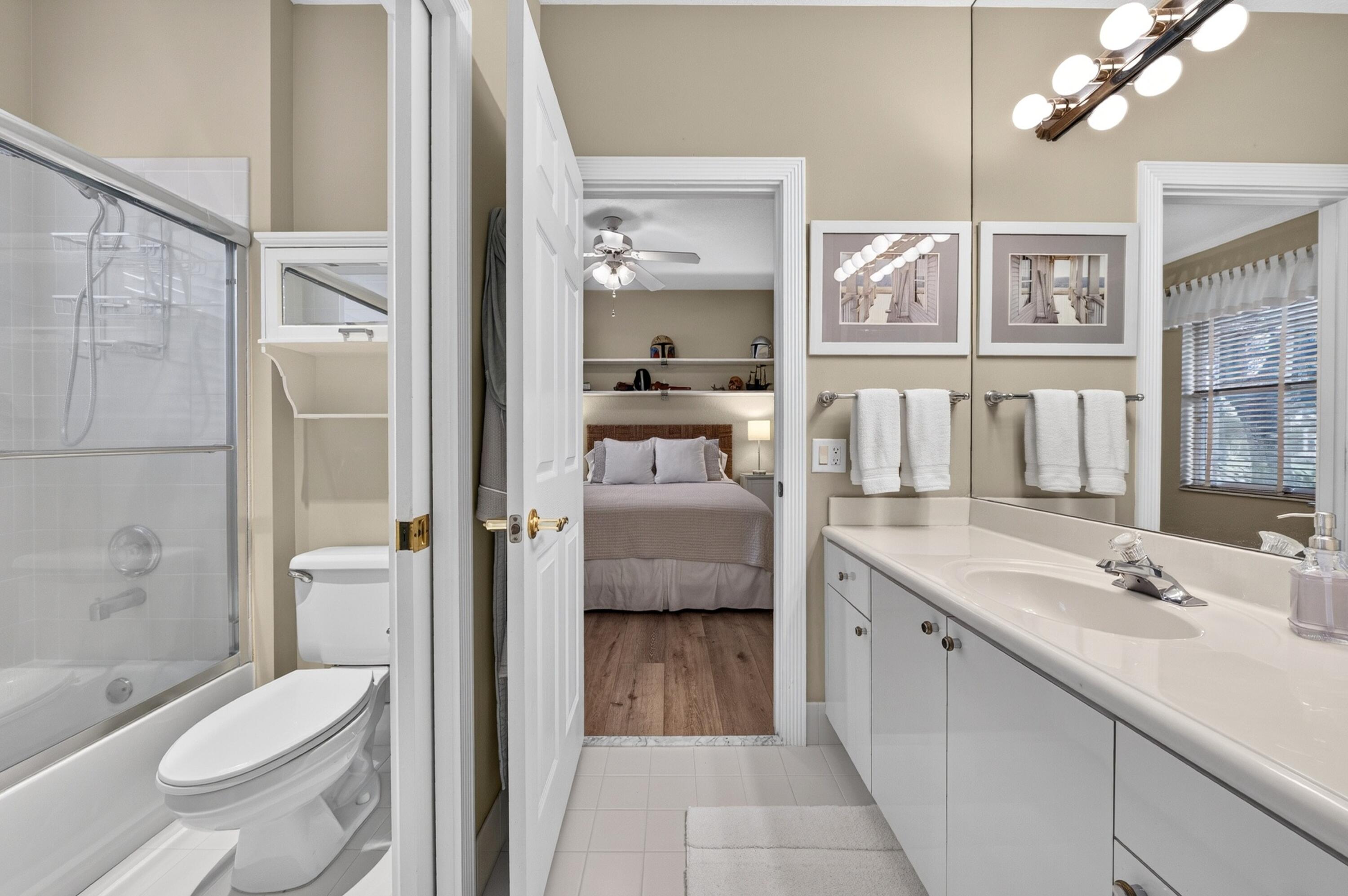 038-006-Bathroom-4000x2660