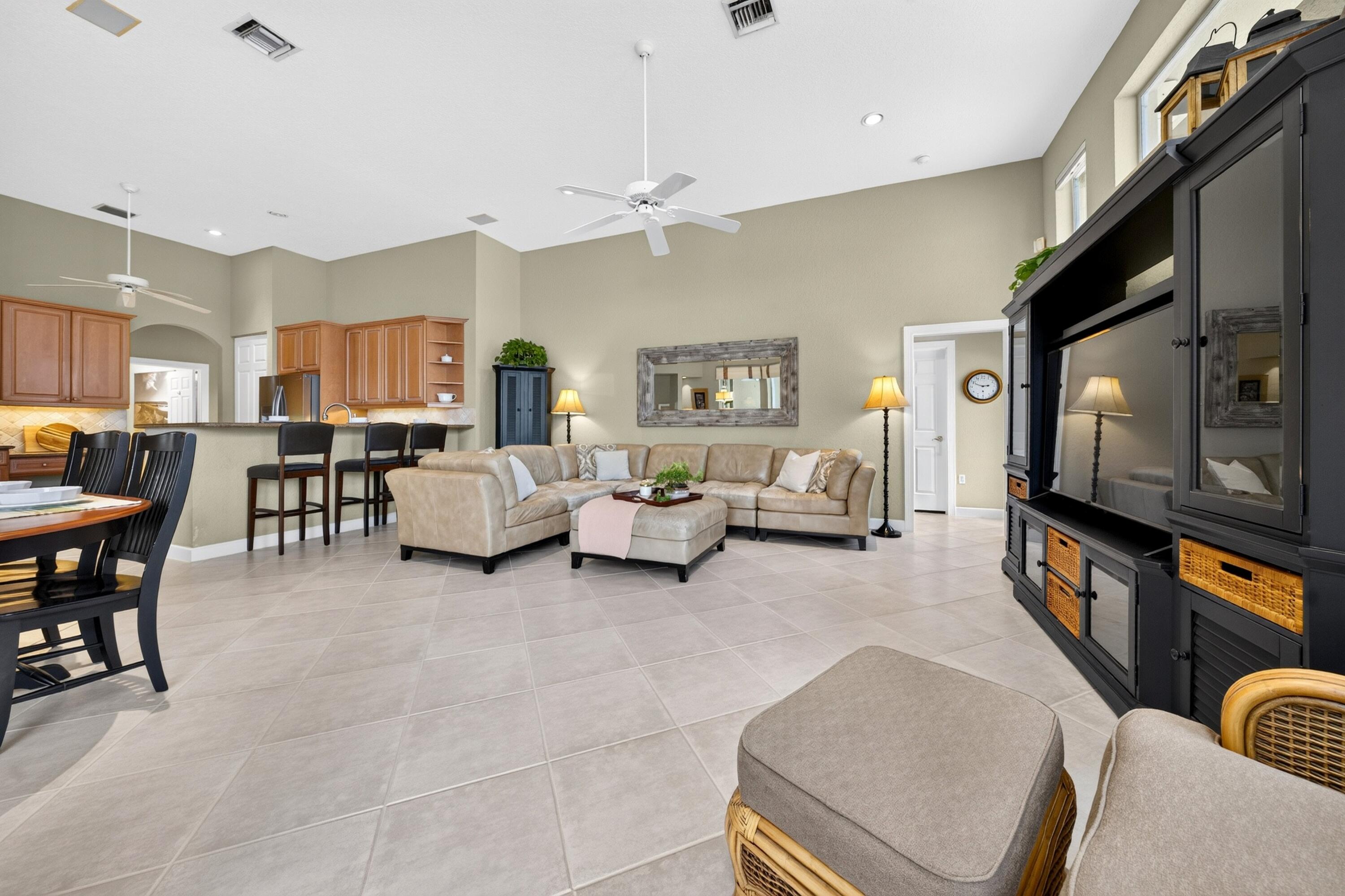 026-014-Family Room-4000x2666