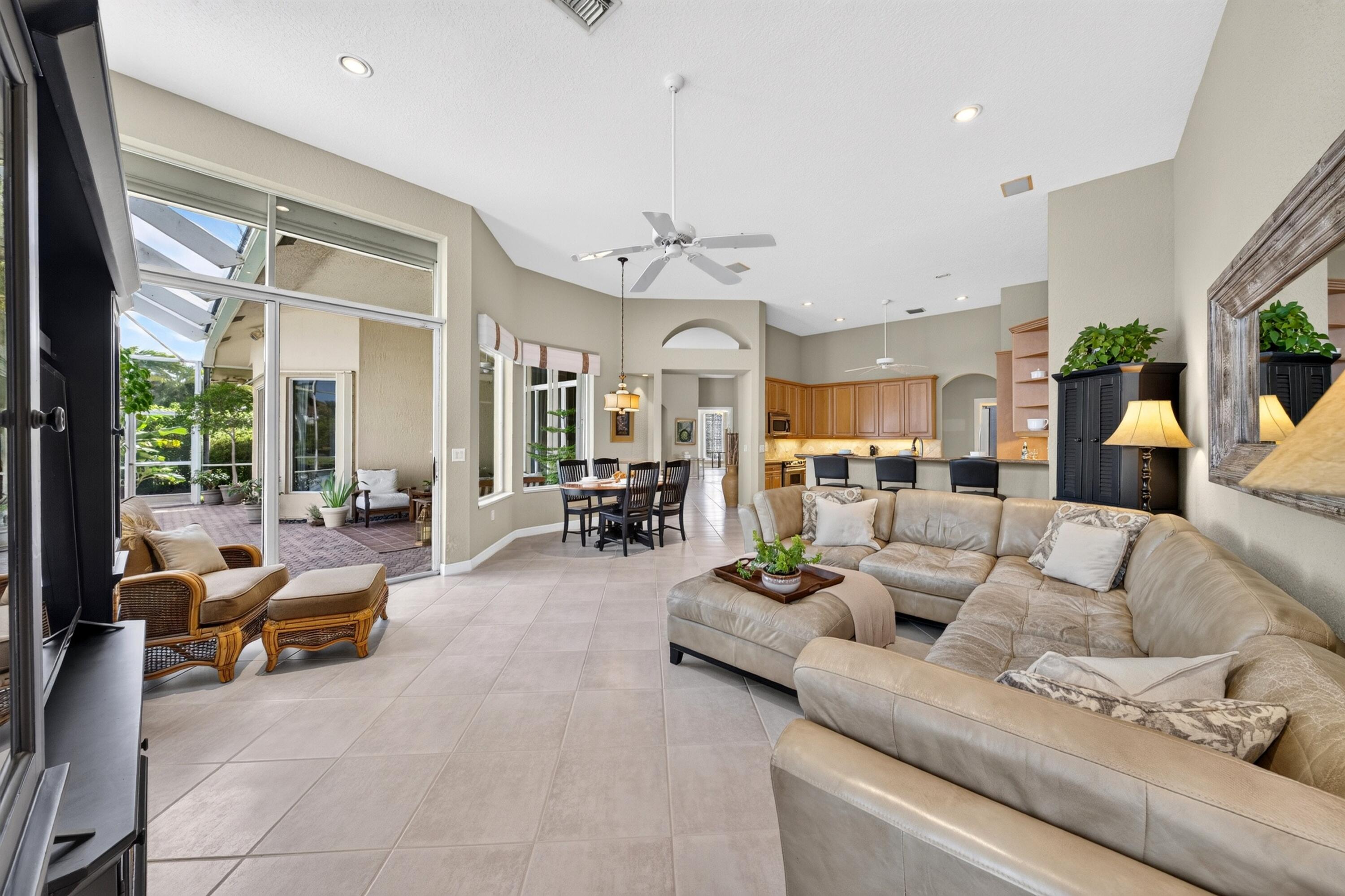 020-042-Family Room-4000x2664