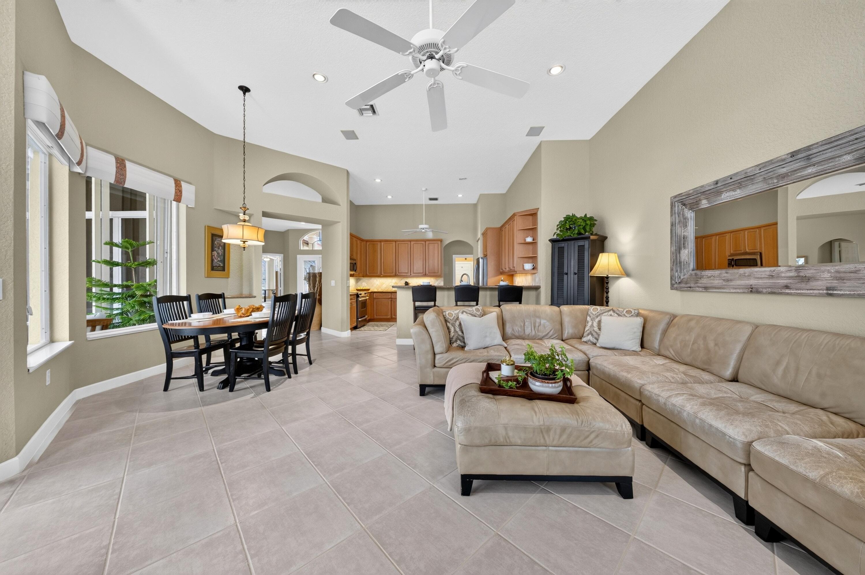 021-053-Family RoomKitchen-4000x2660