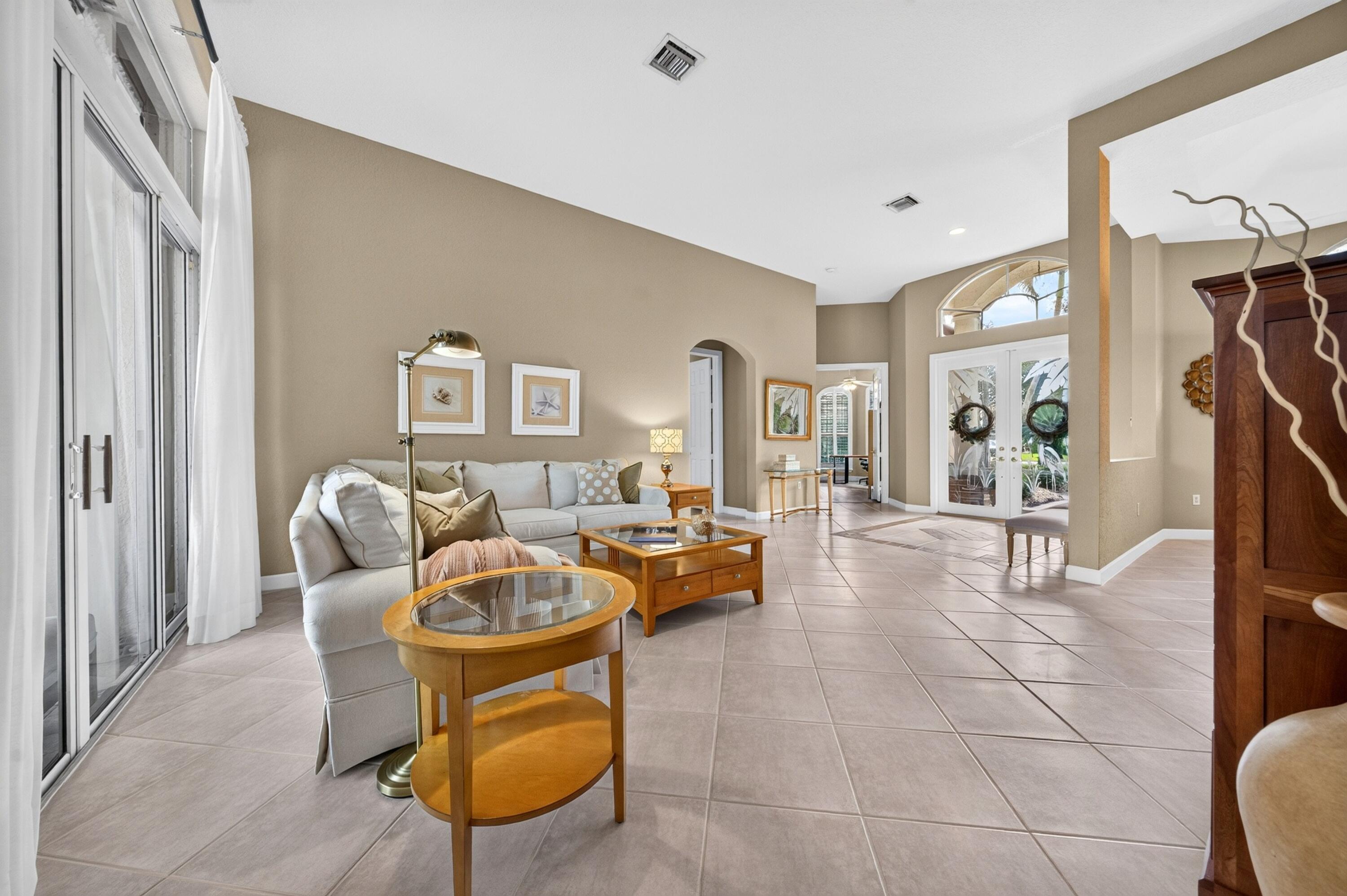 010-005-Living Room-4000x2662