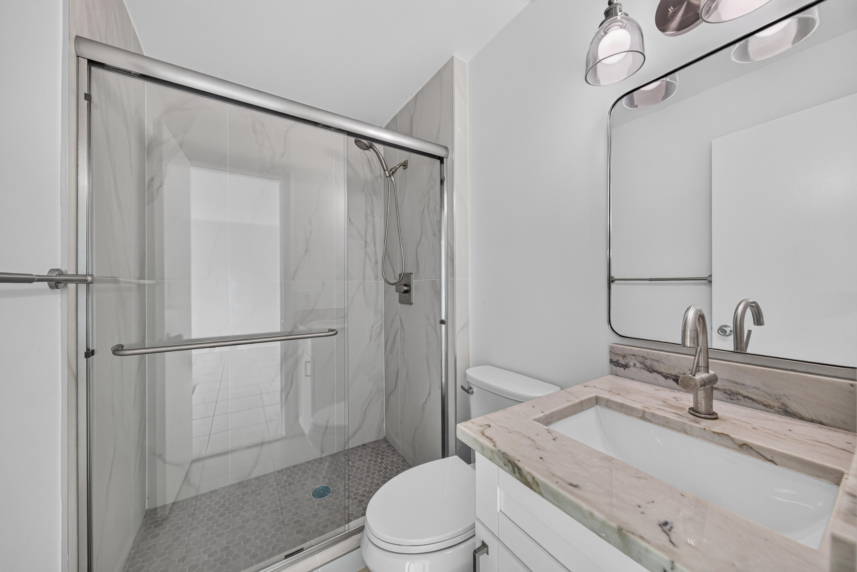 Updated Bathroom with Porcelain tiled Shower walls