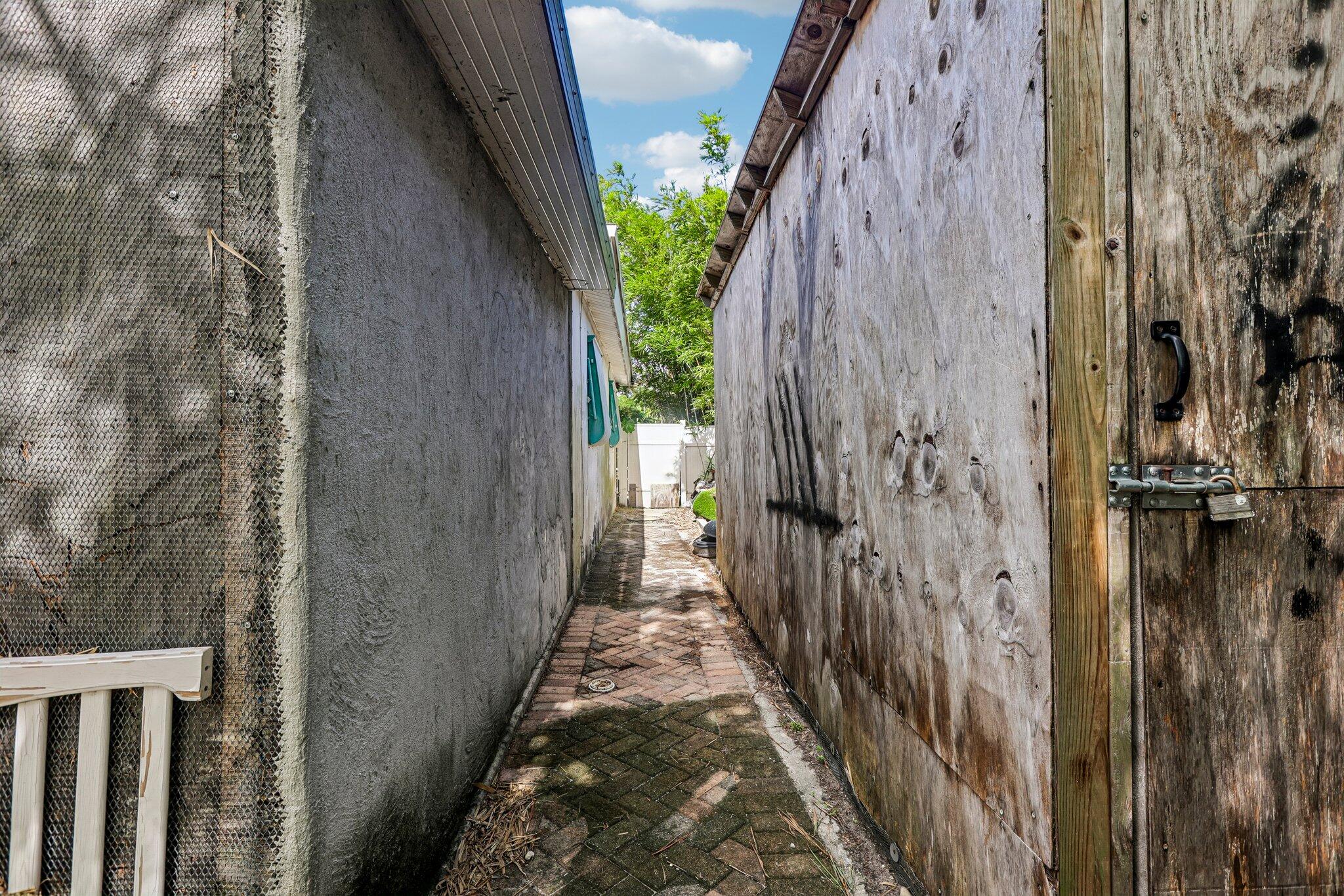 26-web-or-mls-NE 26th Ct-S3010-026