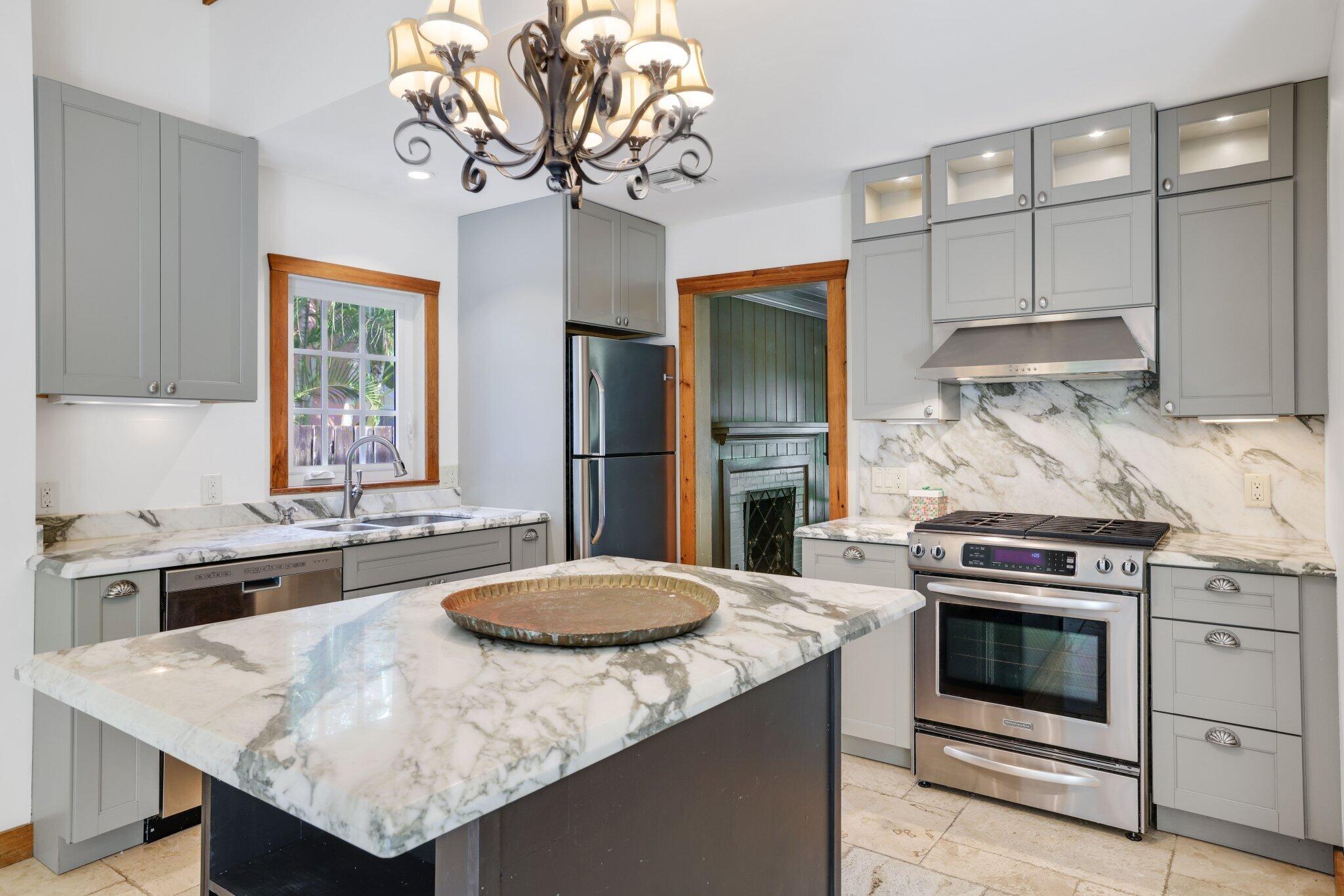 42 Palm Square - 17.jpg-SMALL