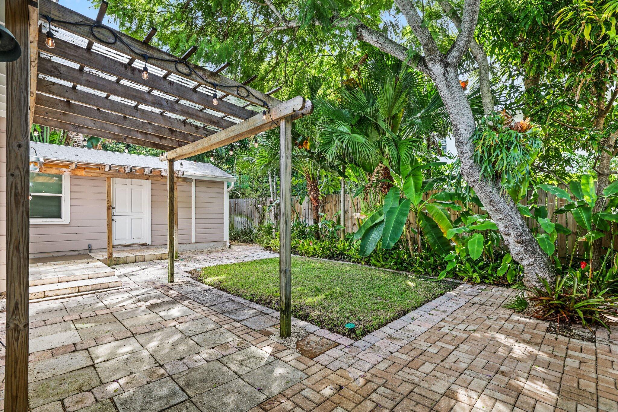 42 Palm Square - 33.jpg-SMALL