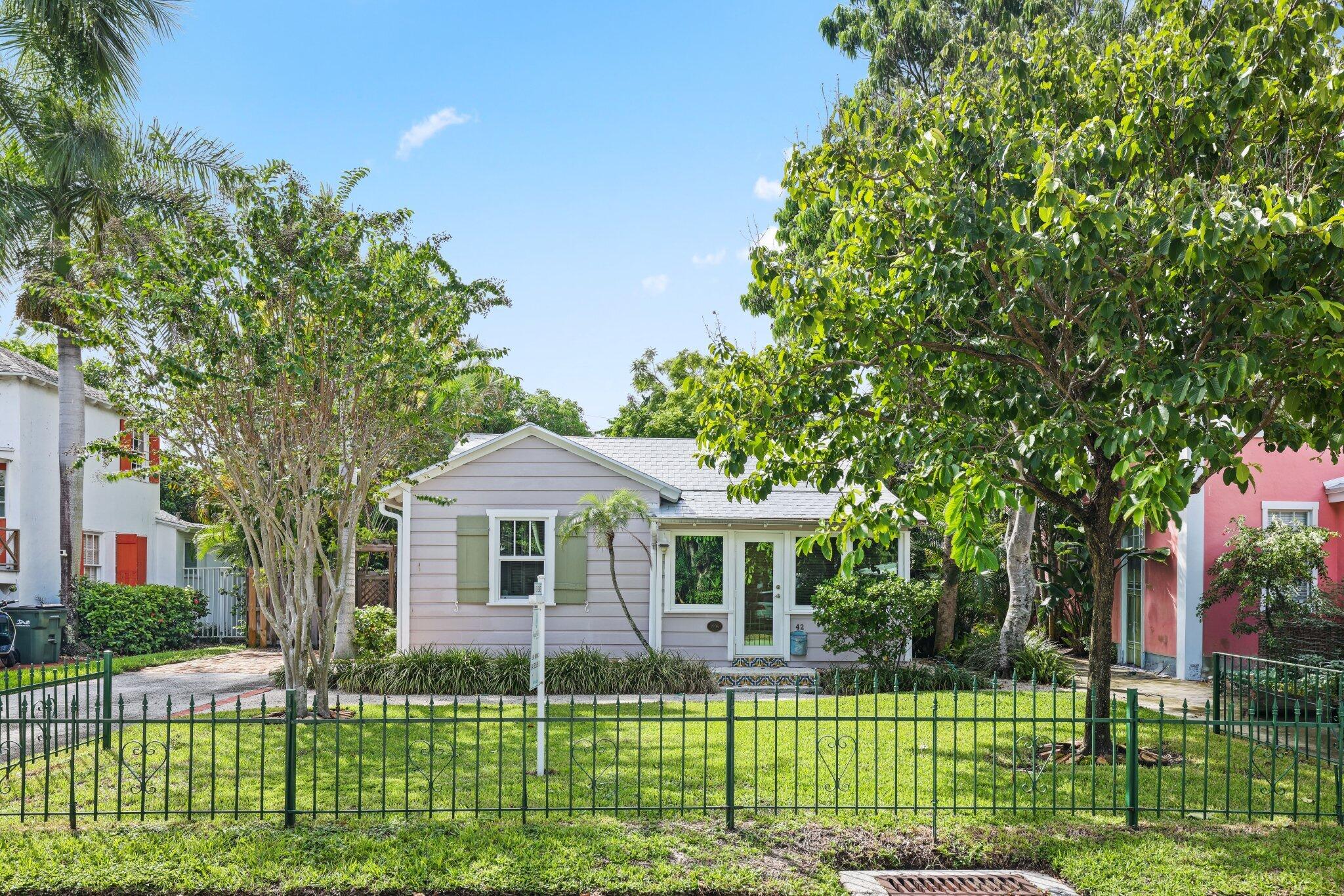 42 Palm Square - 3.jpg-SMALL