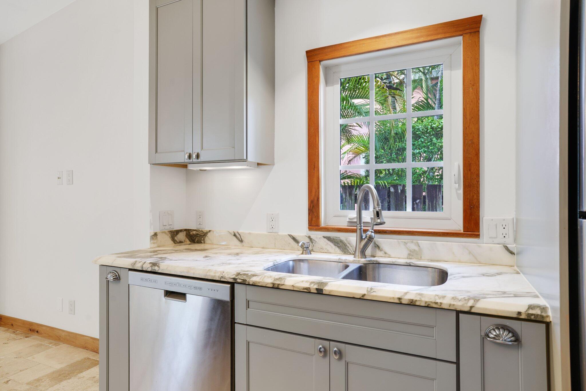 42 Palm Square - 20.jpg-SMALL