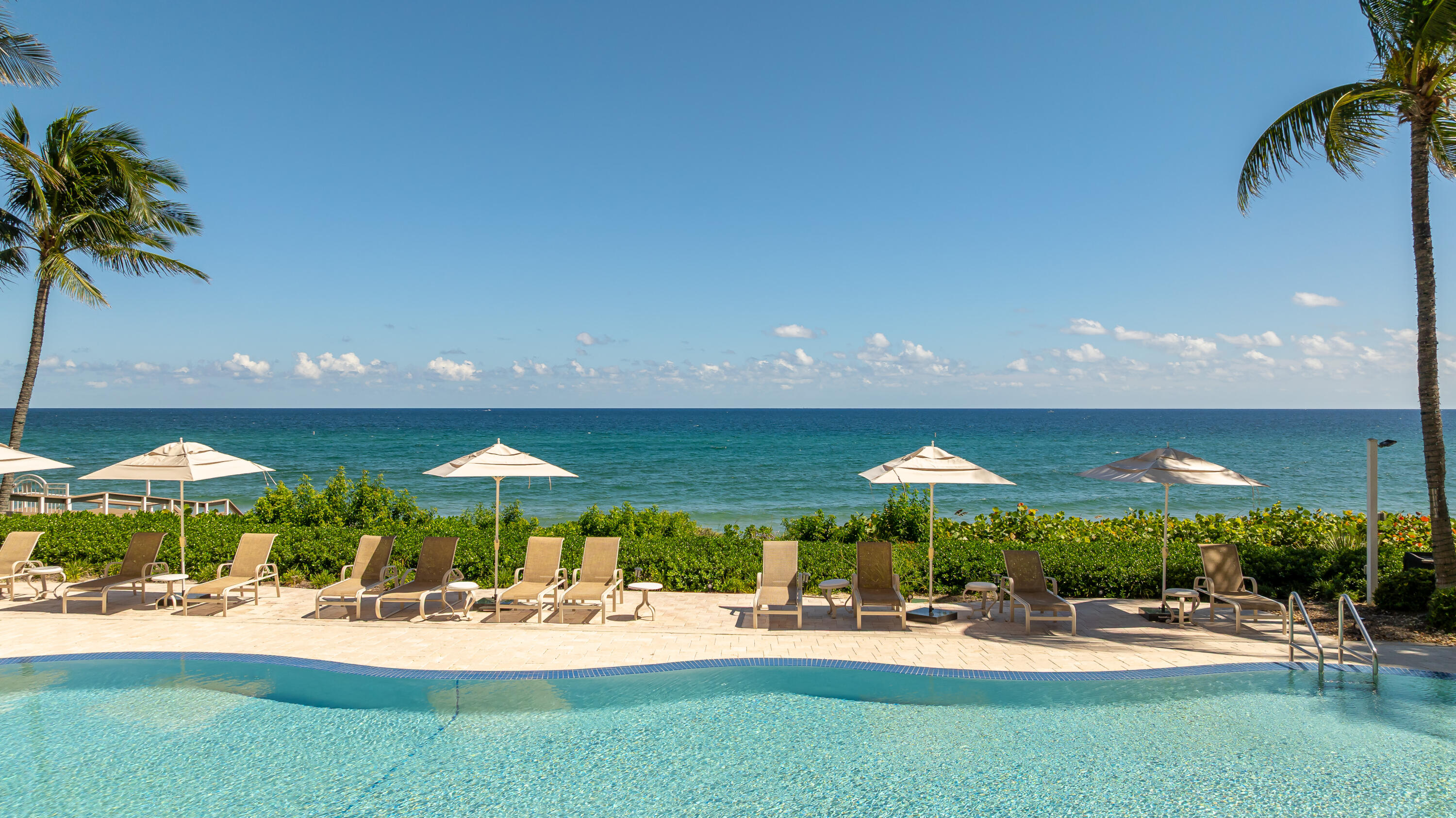 Resort style infinity pool