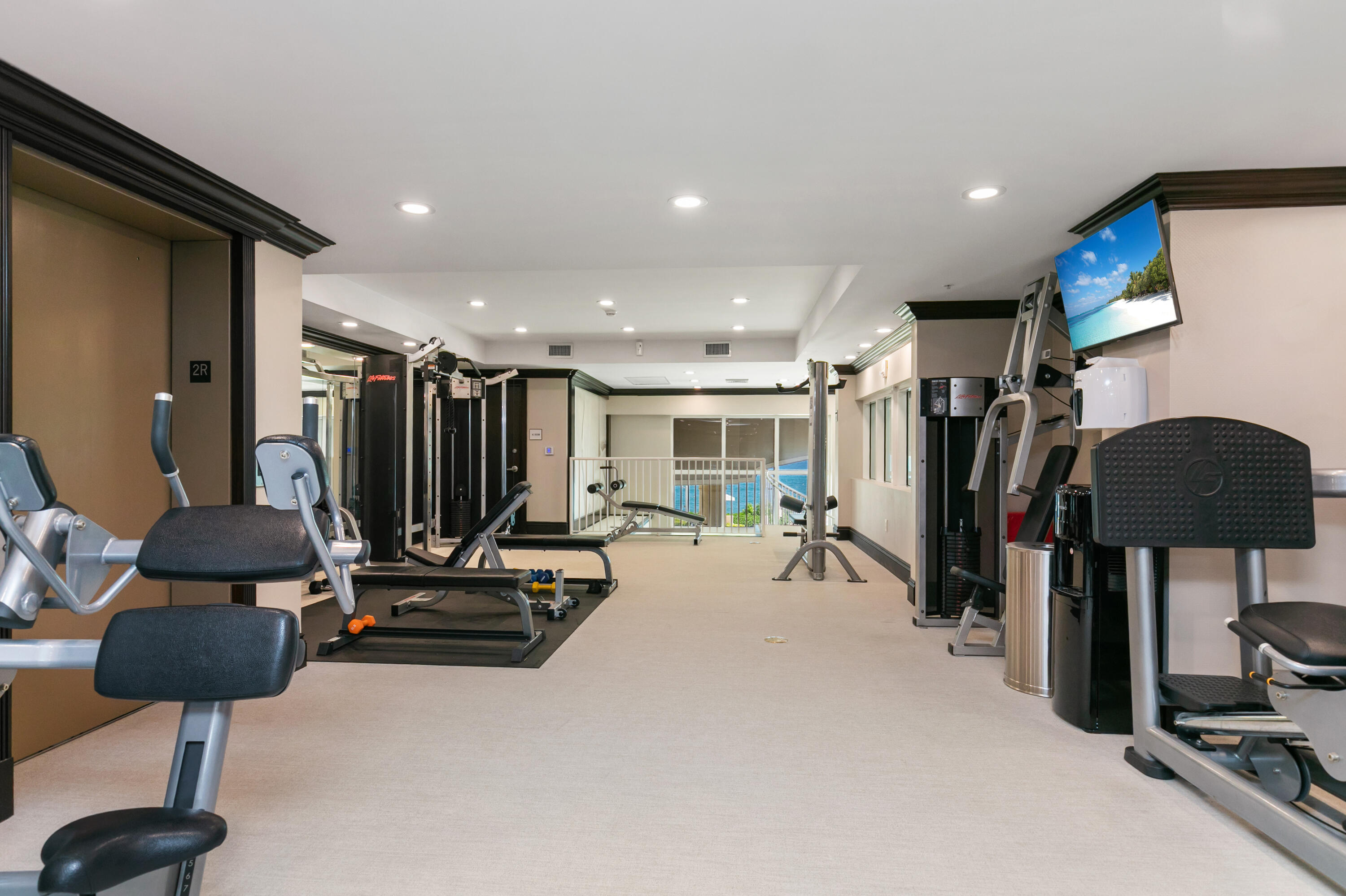 Two-level fitness center