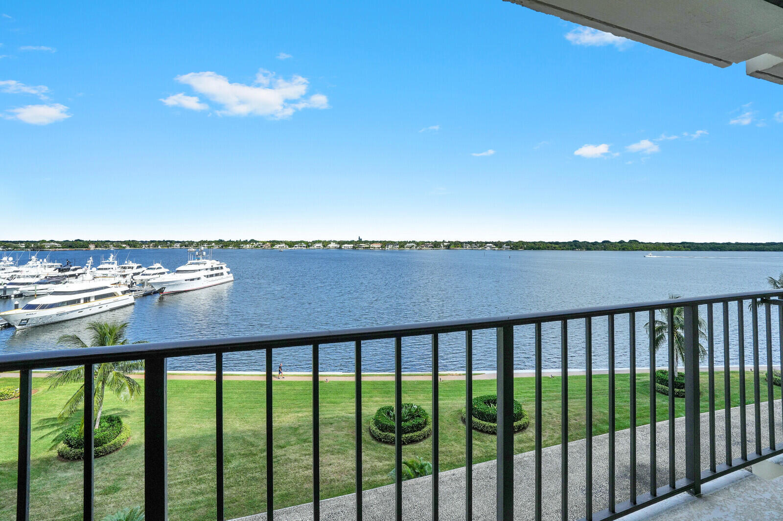 28' patio with view