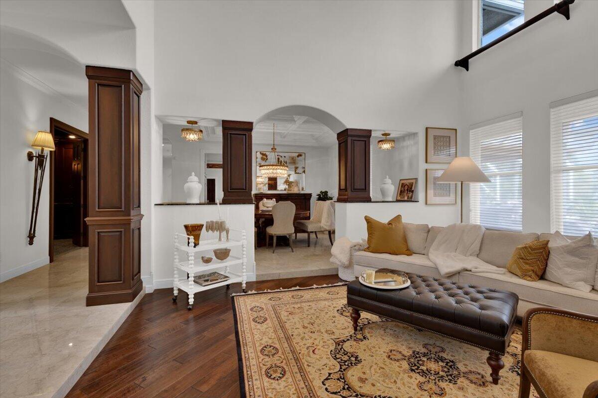 Seating area to the right of the entry way