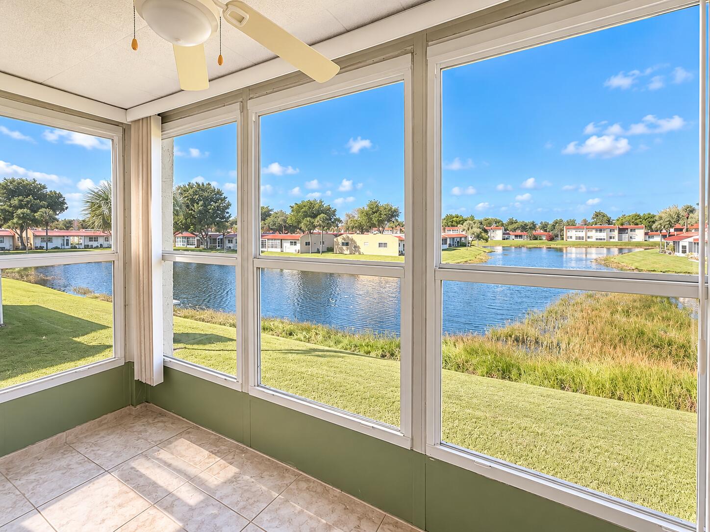 Bright Sunroom Overlooking the Lake Bright Sunroom Overlooking the Lake