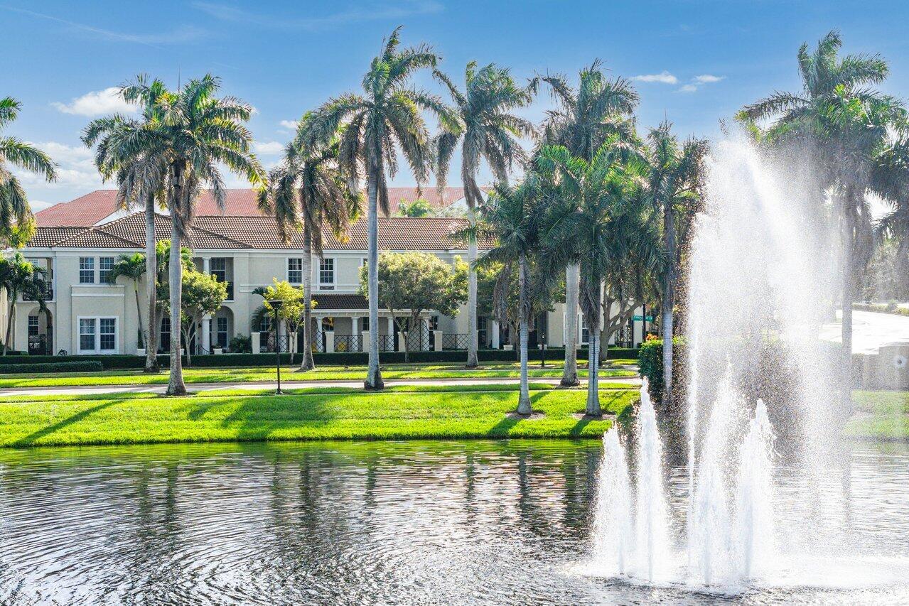 Community Lake & Fountain