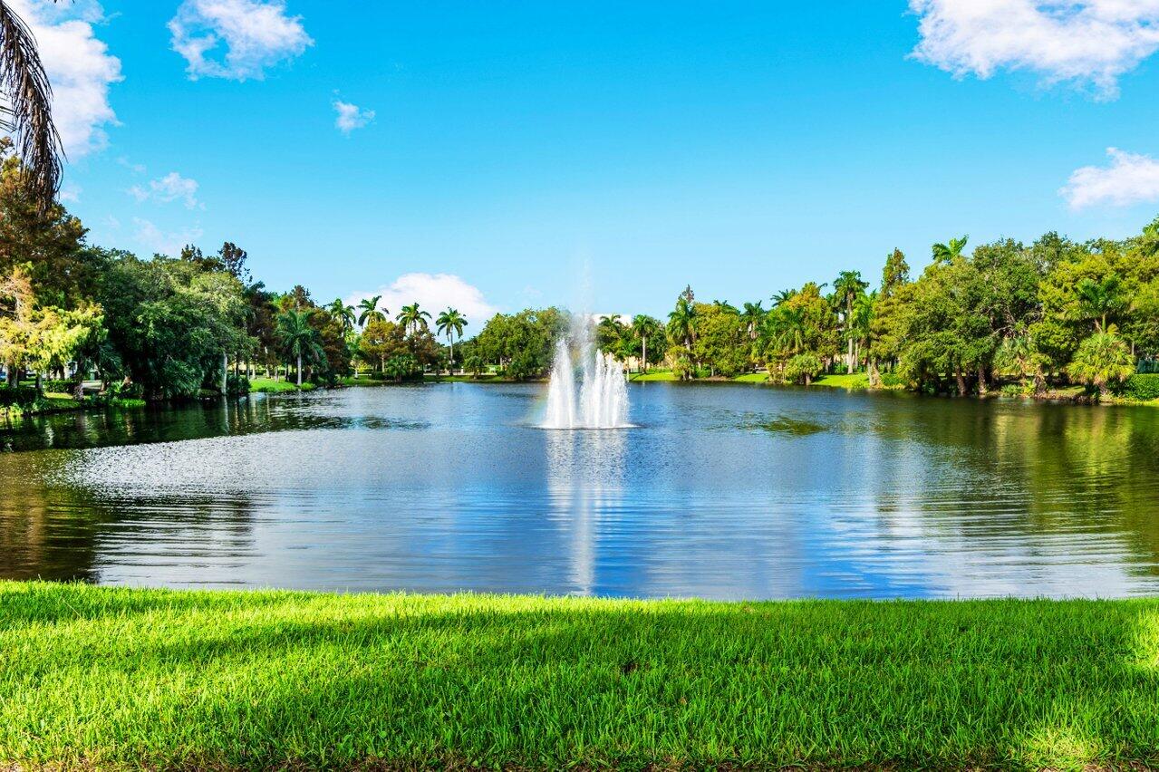 Community Lake & Fountain