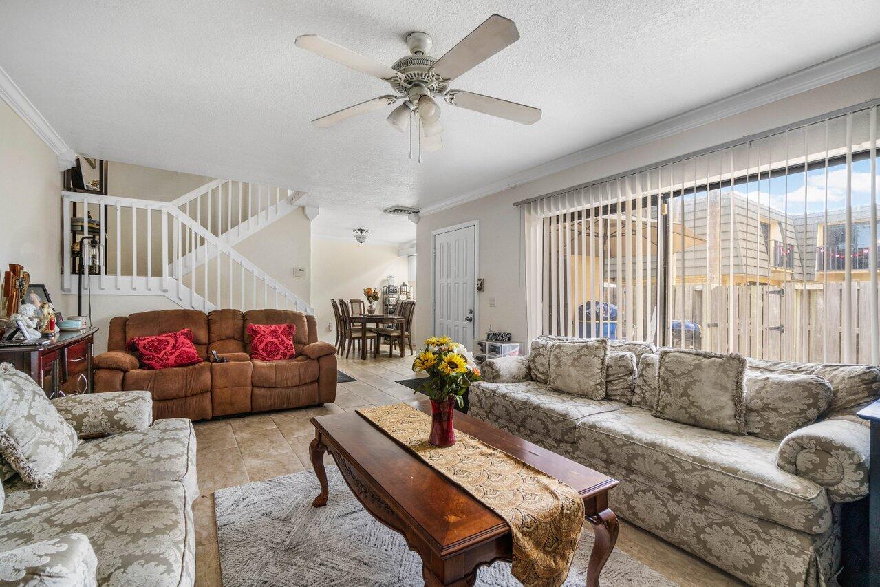 009-2212ndWay-WestPalmBeach-FL-33407-SMA