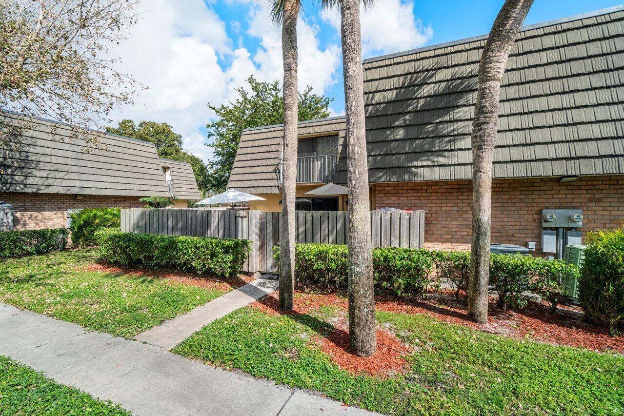 002-2212ndWay-WestPalmBeach-FL-33407-SMA