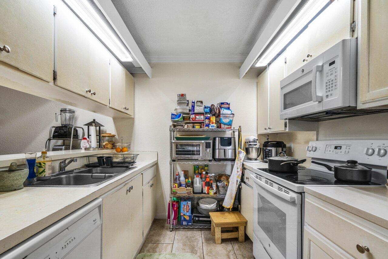 012-2212ndWay-WestPalmBeach-FL-33407-SMA