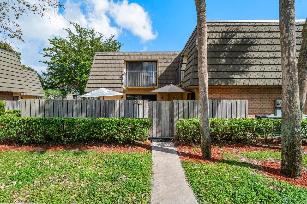 004-2212ndWay-WestPalmBeach-FL-33407-SMA