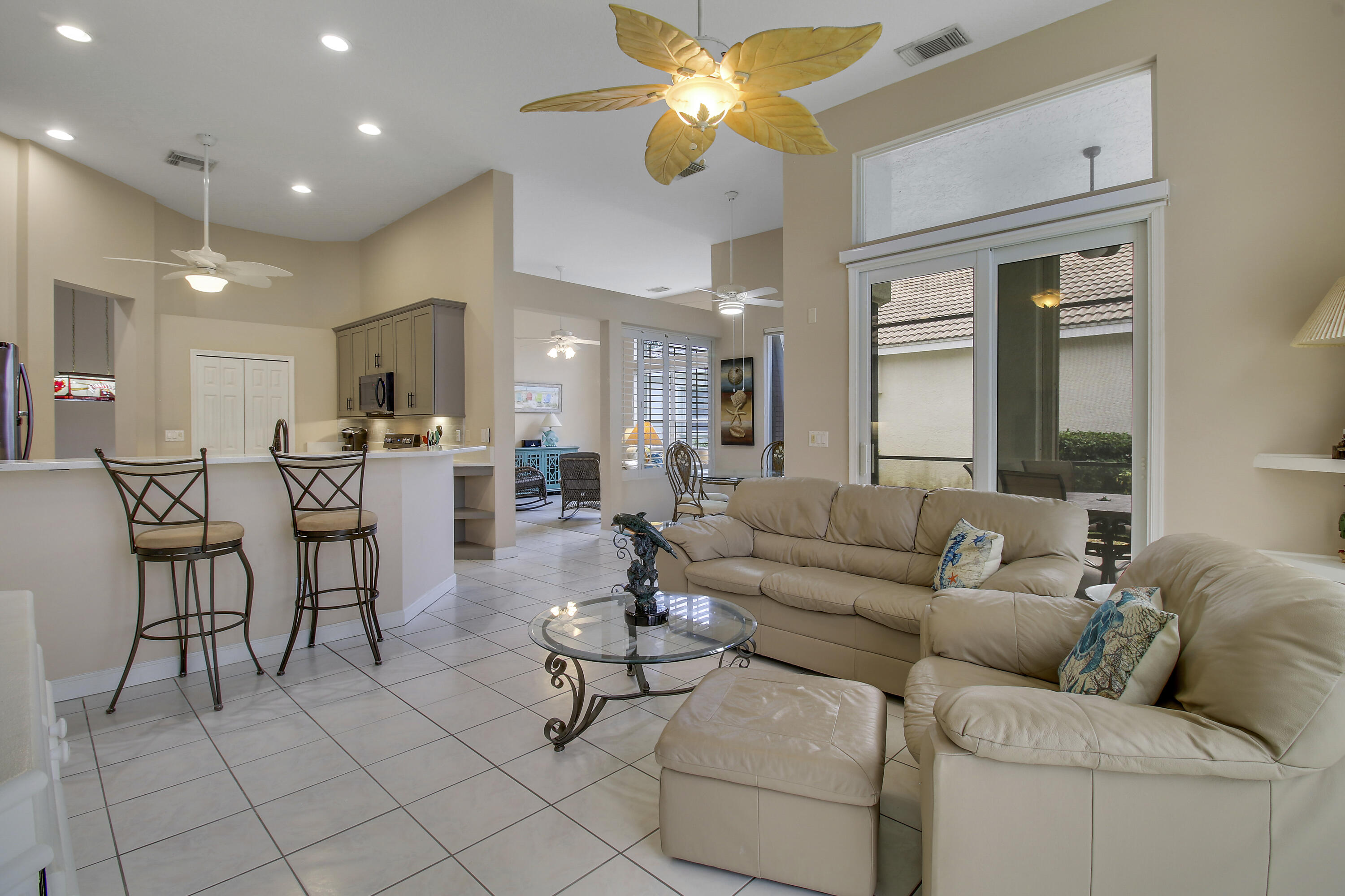 Family/Kitchen/Breakfast/Living
