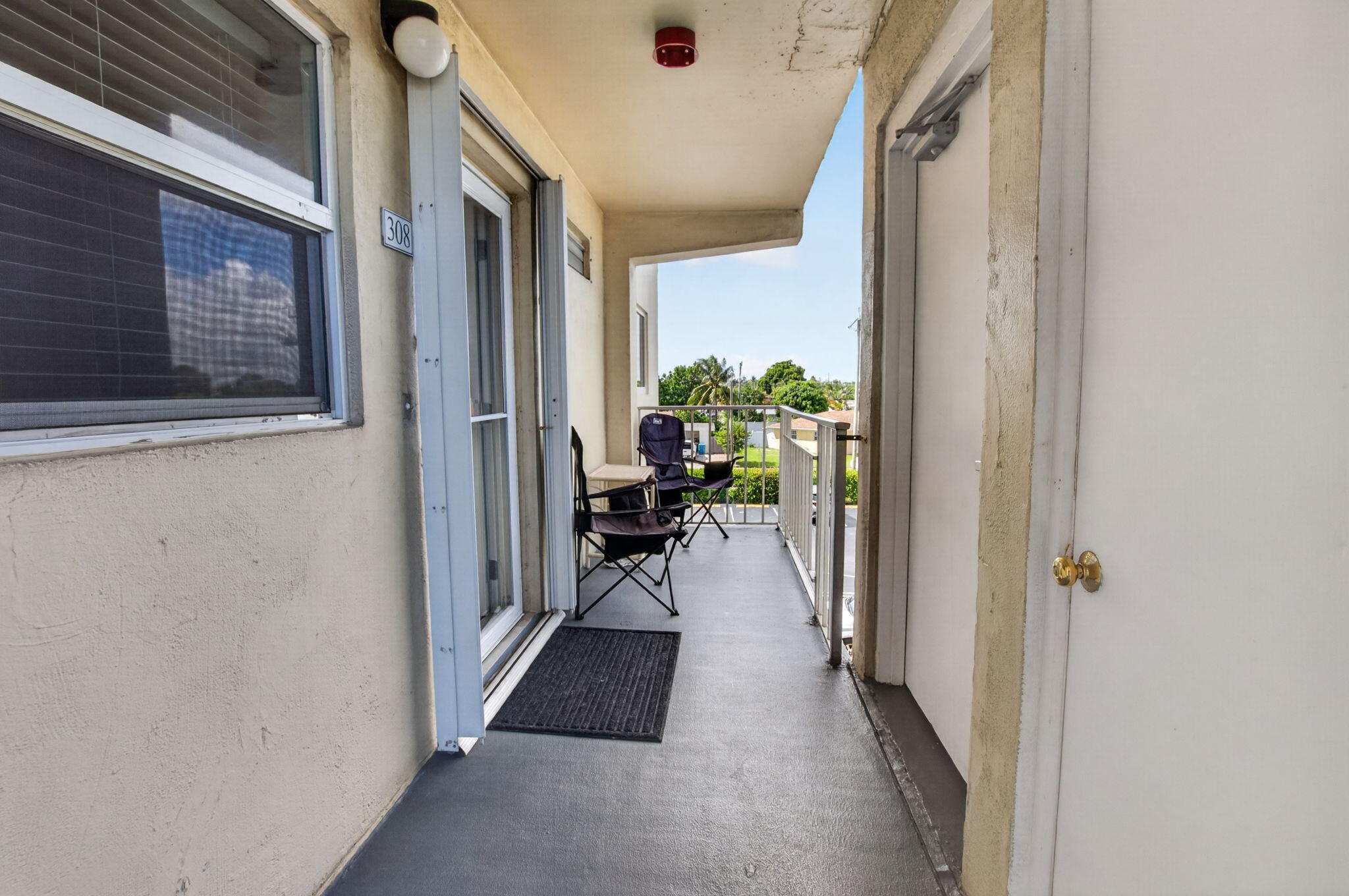 Front door w/sitting area