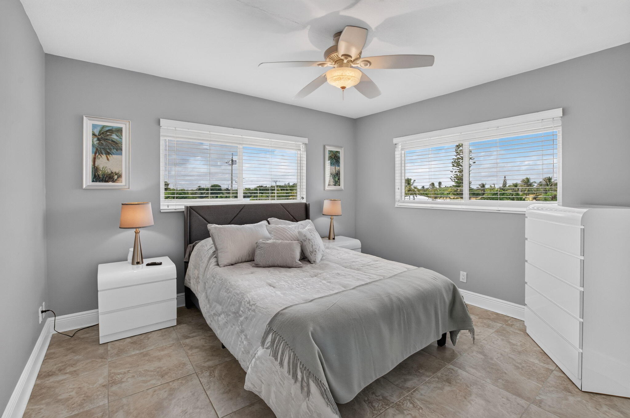 Guest Bedroom w/Queen size bed