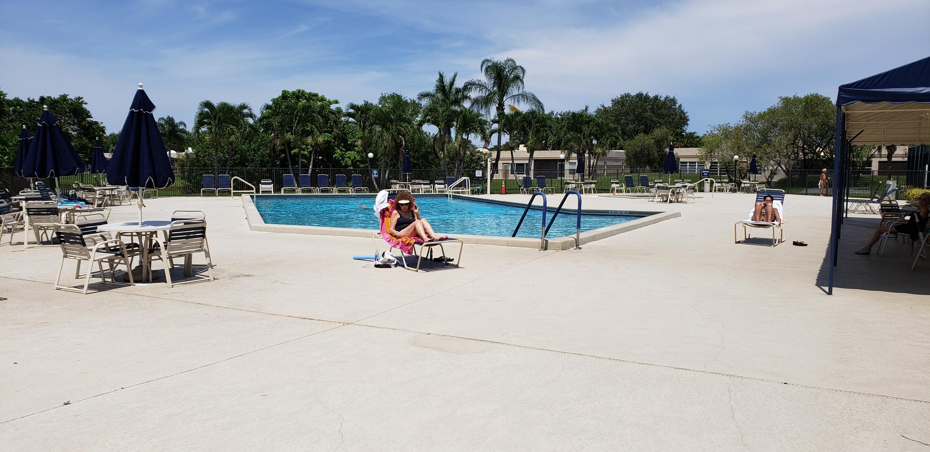POOLSIDE
