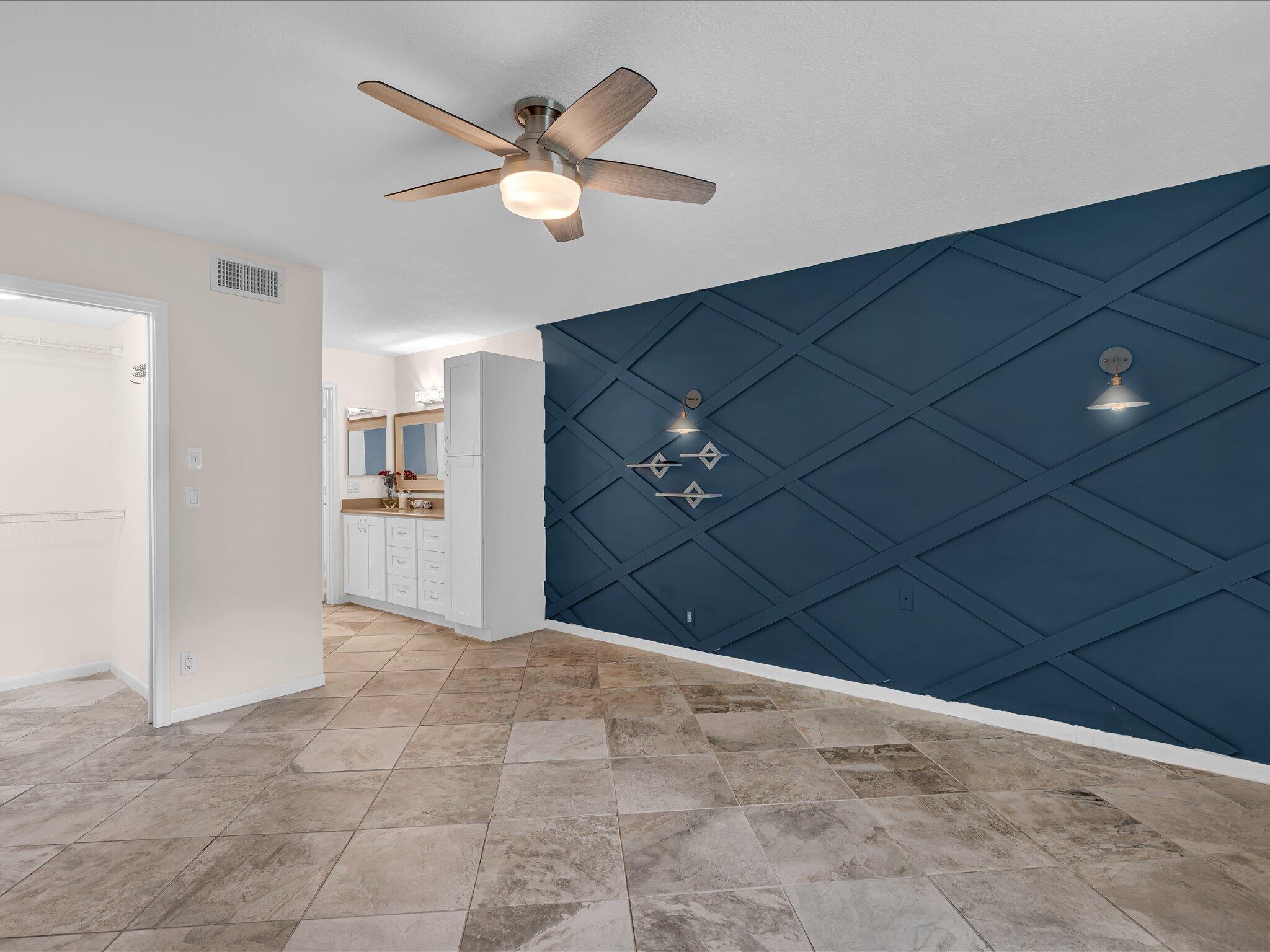 2 Walk-in Closets