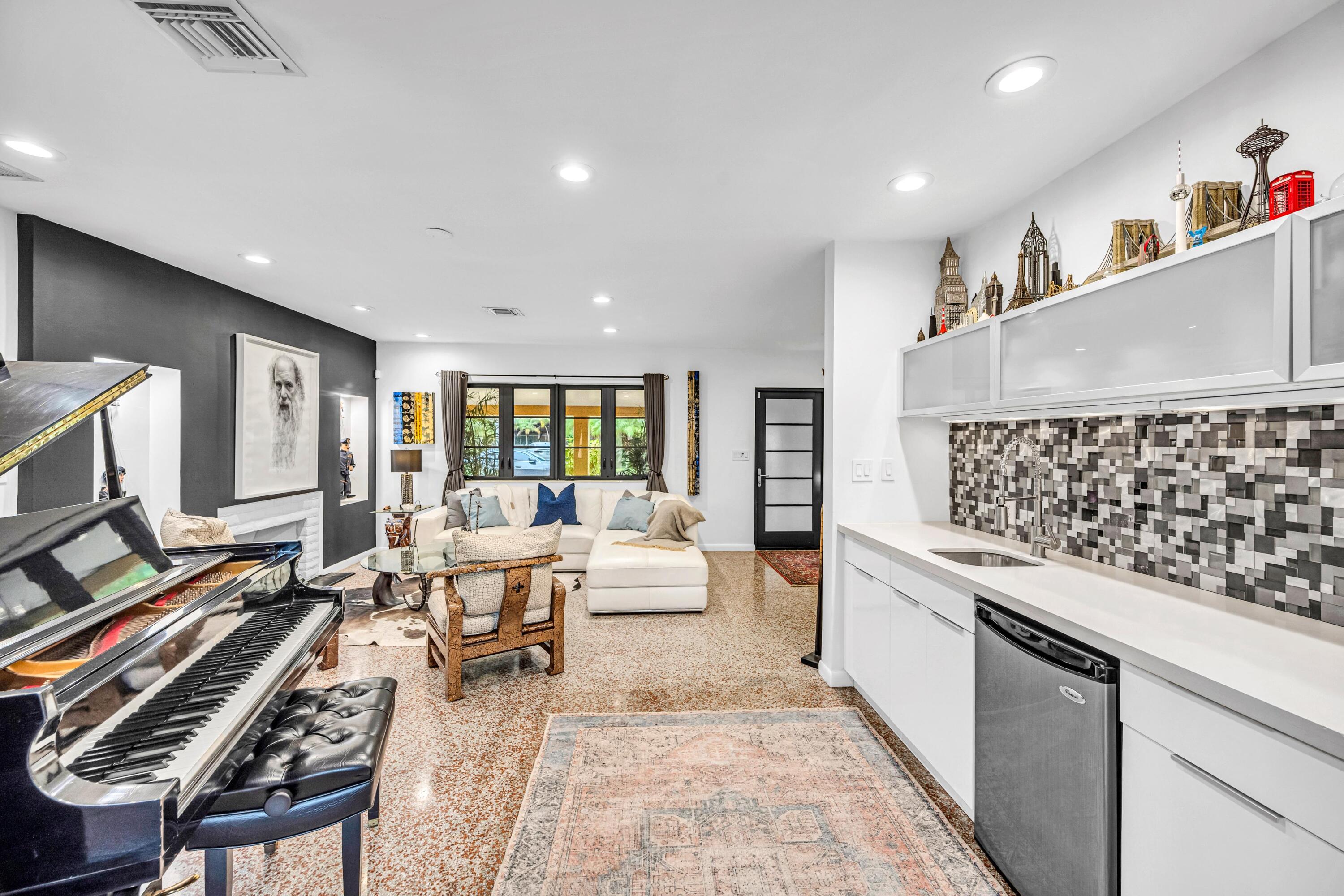 729 NE 19TH AVE-18