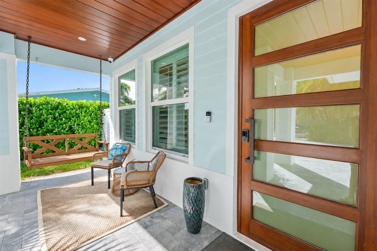 63-Coastal Porch Swing Entryway