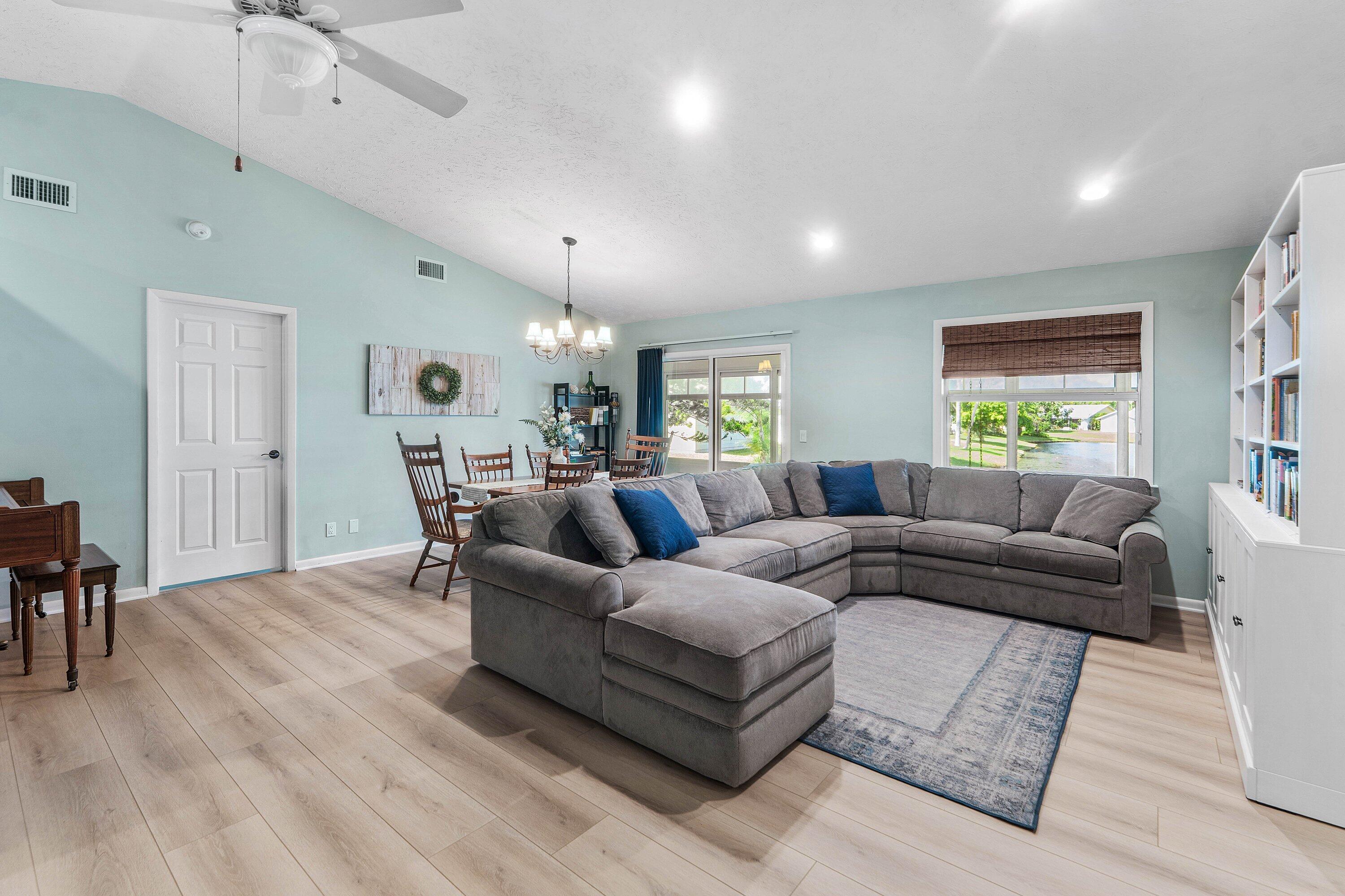 006-4141SoutheastPeppertreeStreet-Stuart