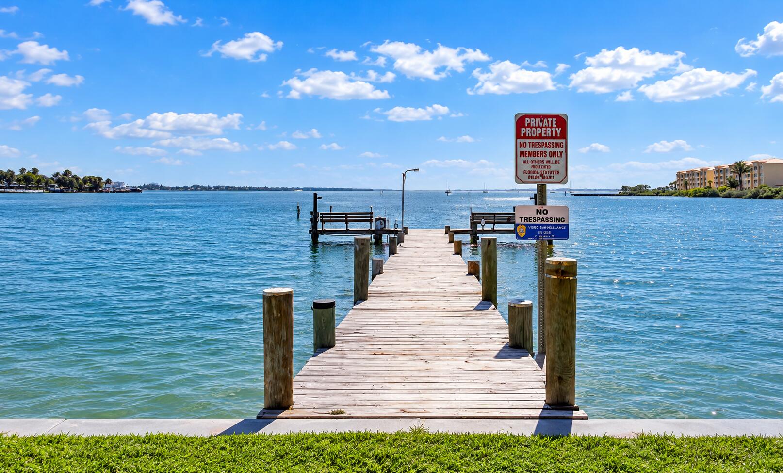 Beautiful waterfront setting at The Colonnades, where boating and South Hutchinson Island living come together