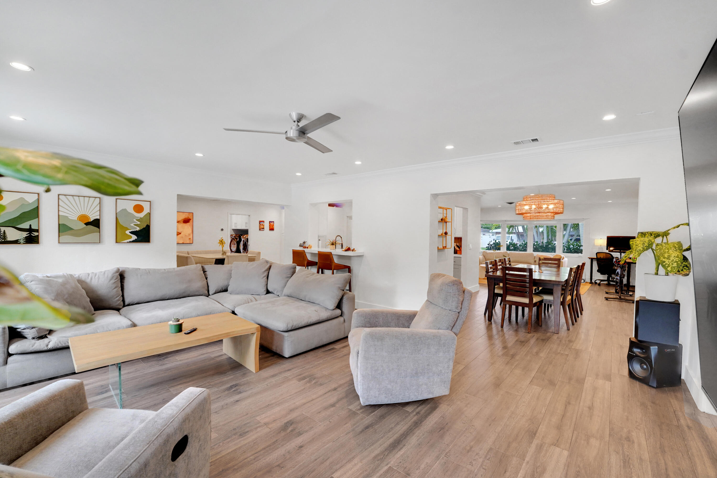 Open-concept living space featuring recessed lighting, a modern ceiling fan, and a breakfast bar