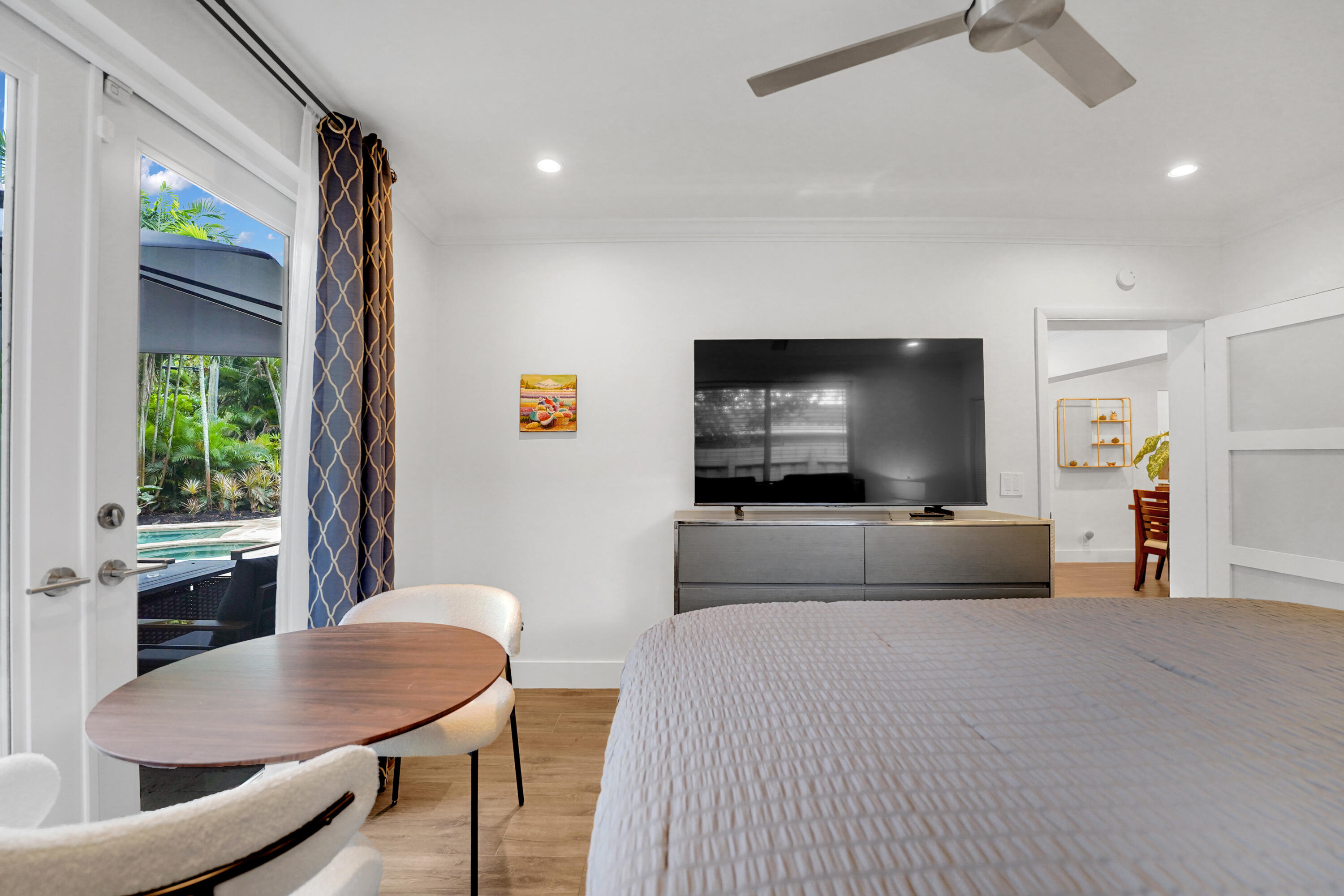 Double glass door entry, wood-finish flooring, recessed lighting, and a modern ceiling fan