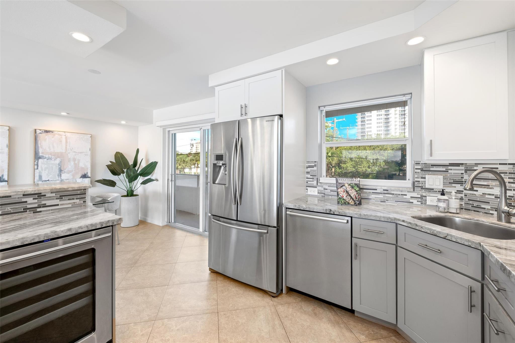 215 N Birch Road, #2b, Fort Lauderdale, FL 33304