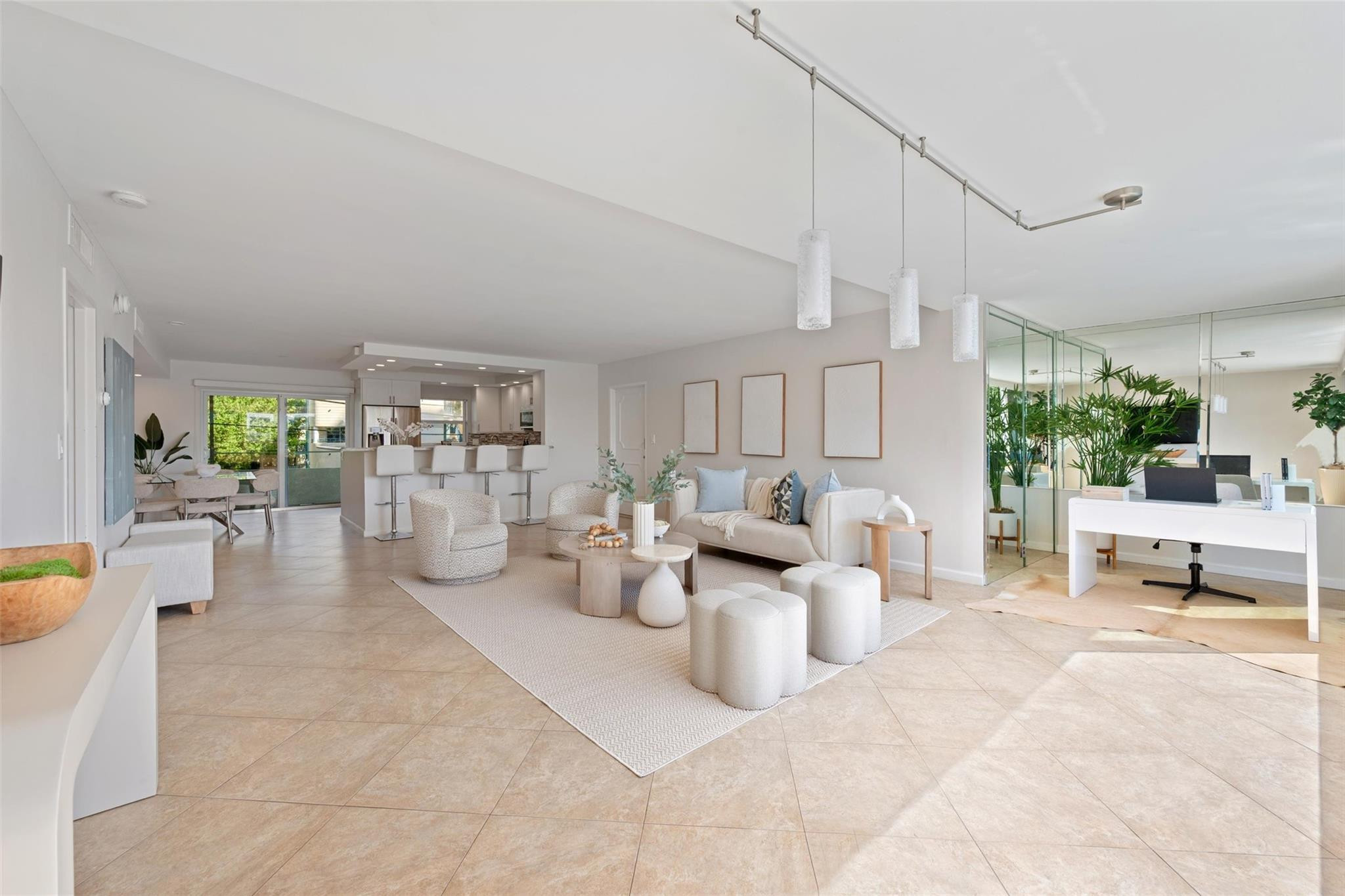 215 N Birch Road, #2b, Fort Lauderdale, FL 33304
