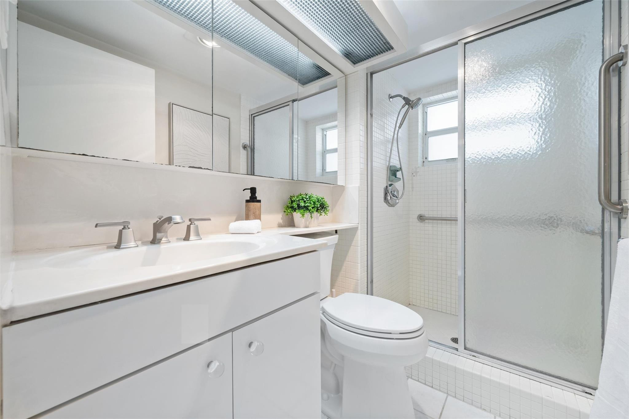 215 N Birch Road, #2b, Fort Lauderdale, FL 33304