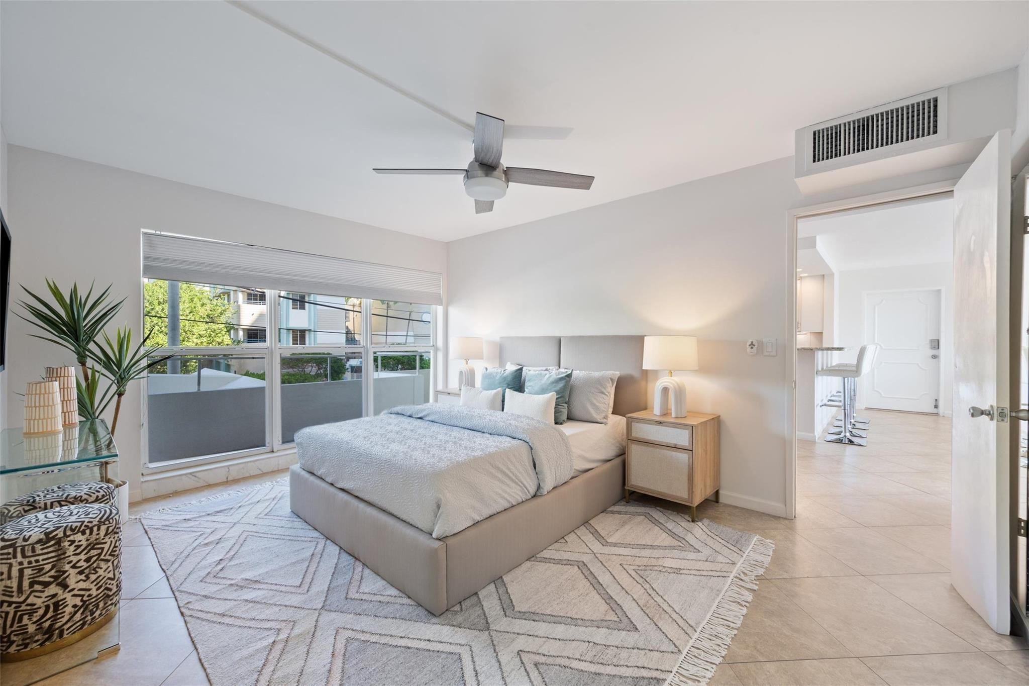215 N Birch Road, #2b, Fort Lauderdale, FL 33304