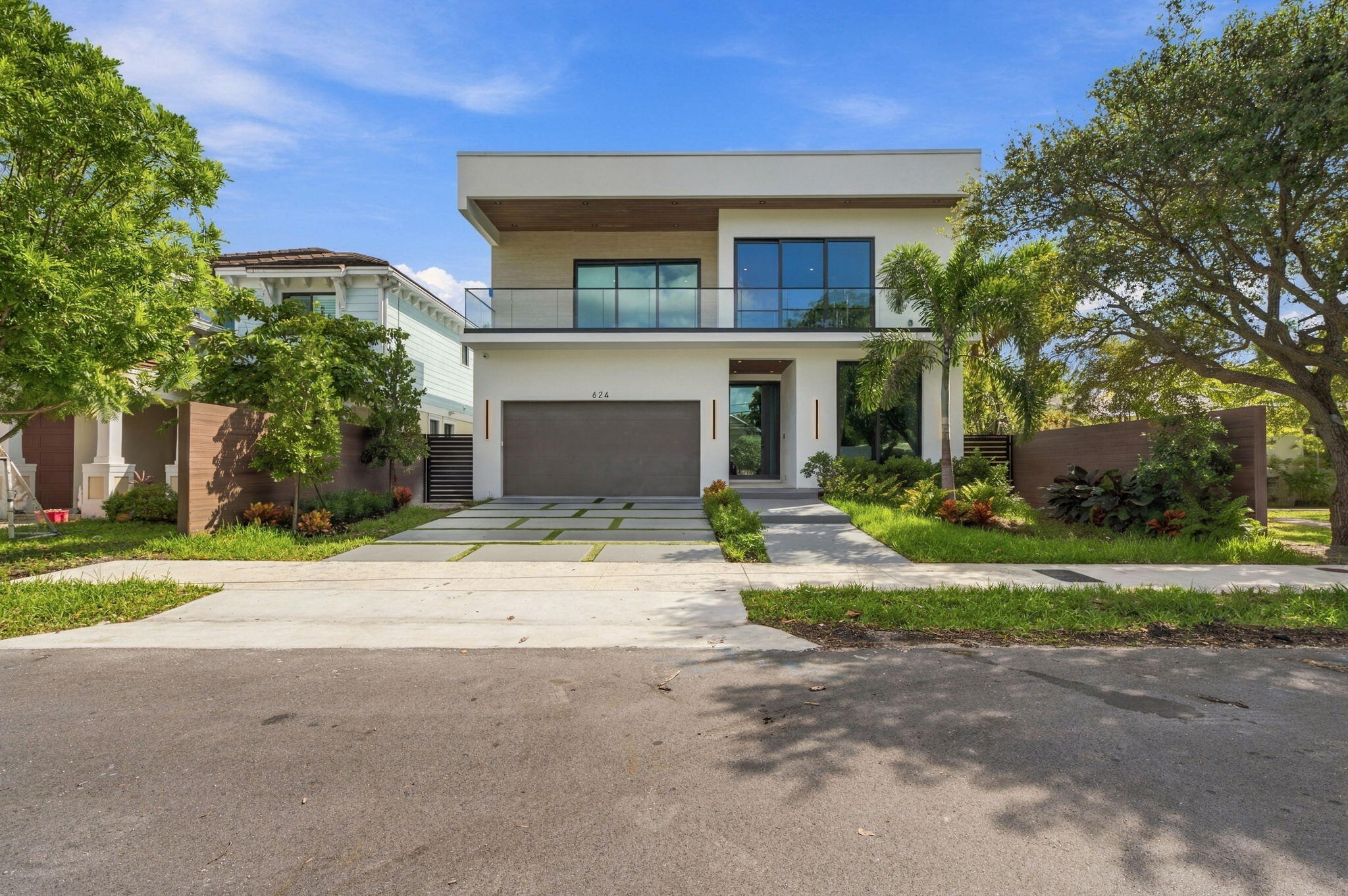 1-web-or-mls-624-sw-8th-ave