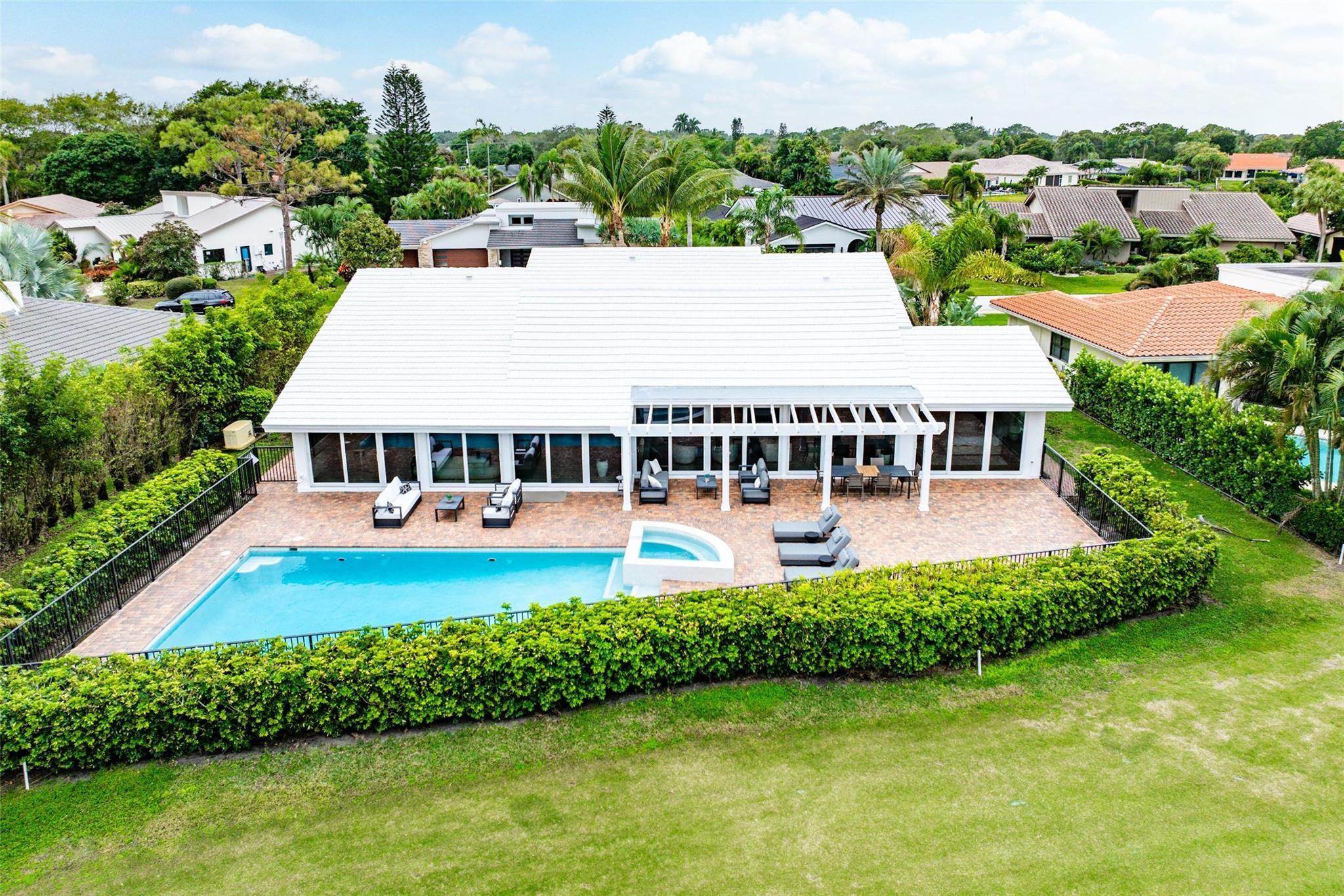 4877 Pineview Circle, Delray Beach, FL 33445