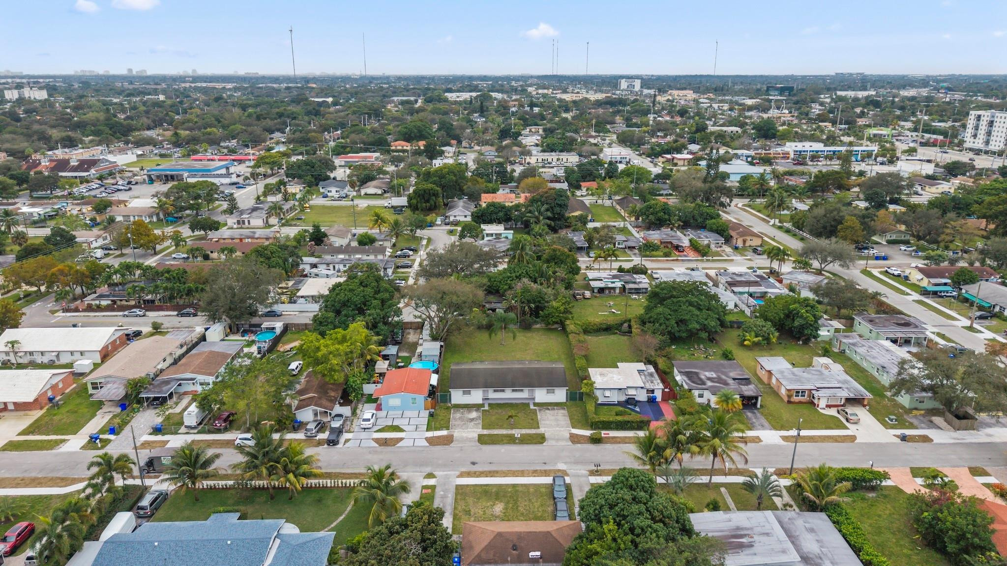 5829 Hayes Street, Hollywood, FL 33021