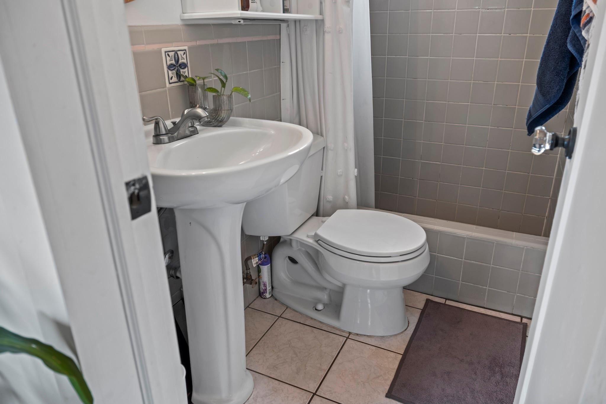 5829 Hayes Street, Hollywood, FL 33021