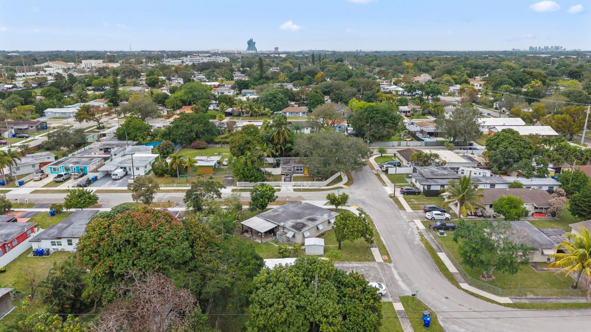 5829 Hayes Street, Hollywood, FL 33021